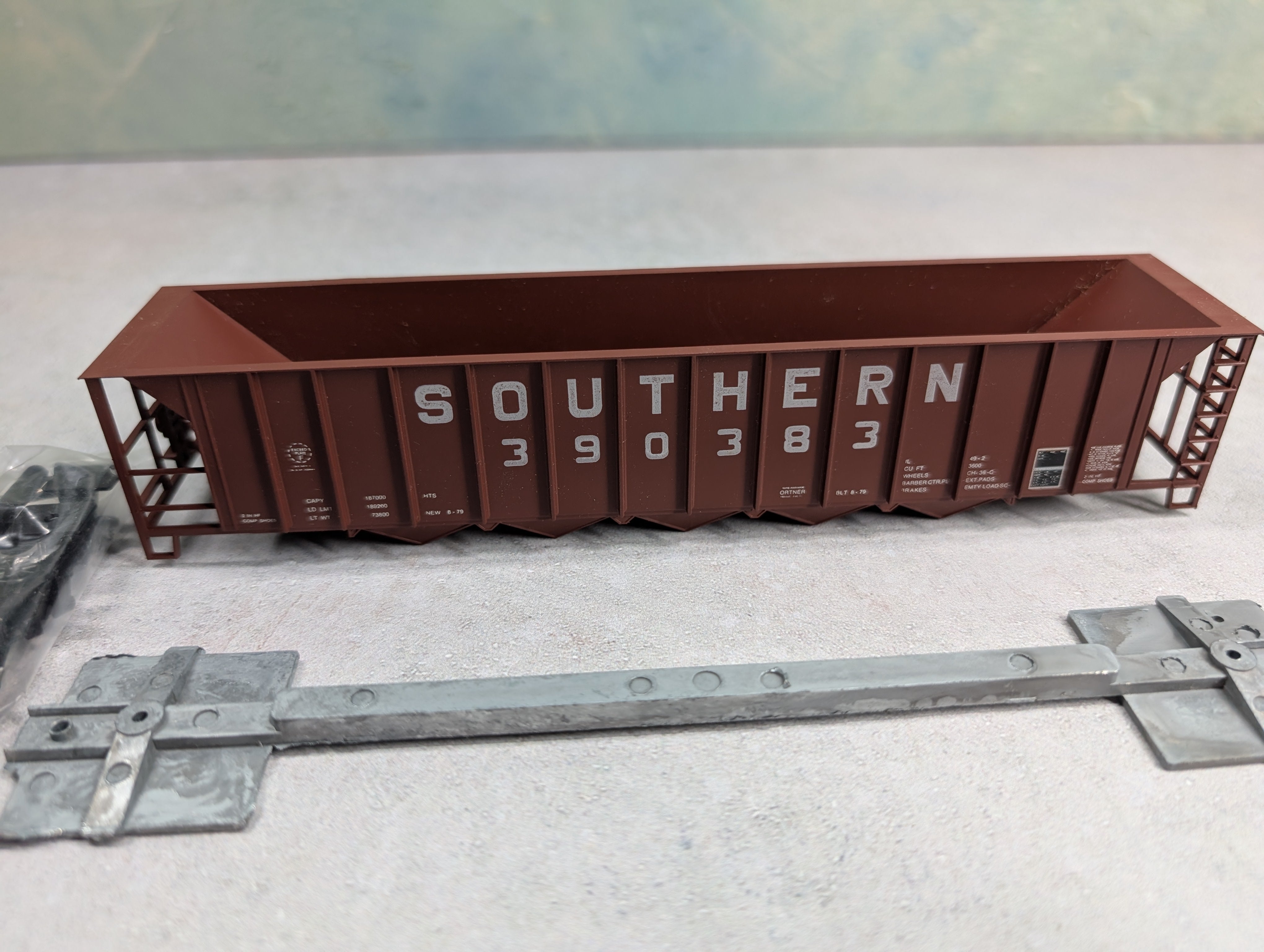 USED Roundhouse HO Scale 50' 5-Bay Rapido Discharge Car Southern #390383