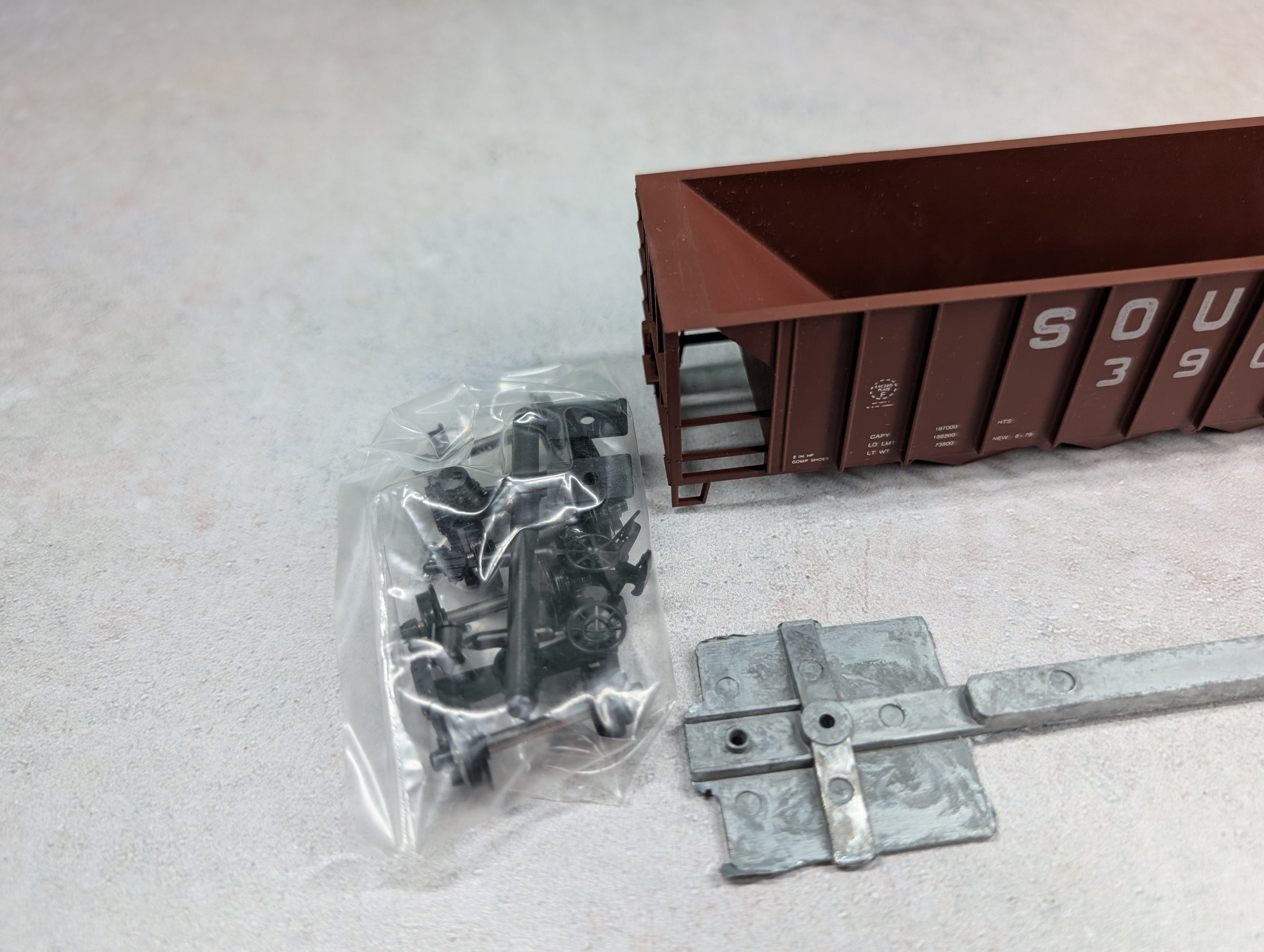 USED Roundhouse HO Scale 50' 5-Bay Rapido Discharge Car Southern #390383