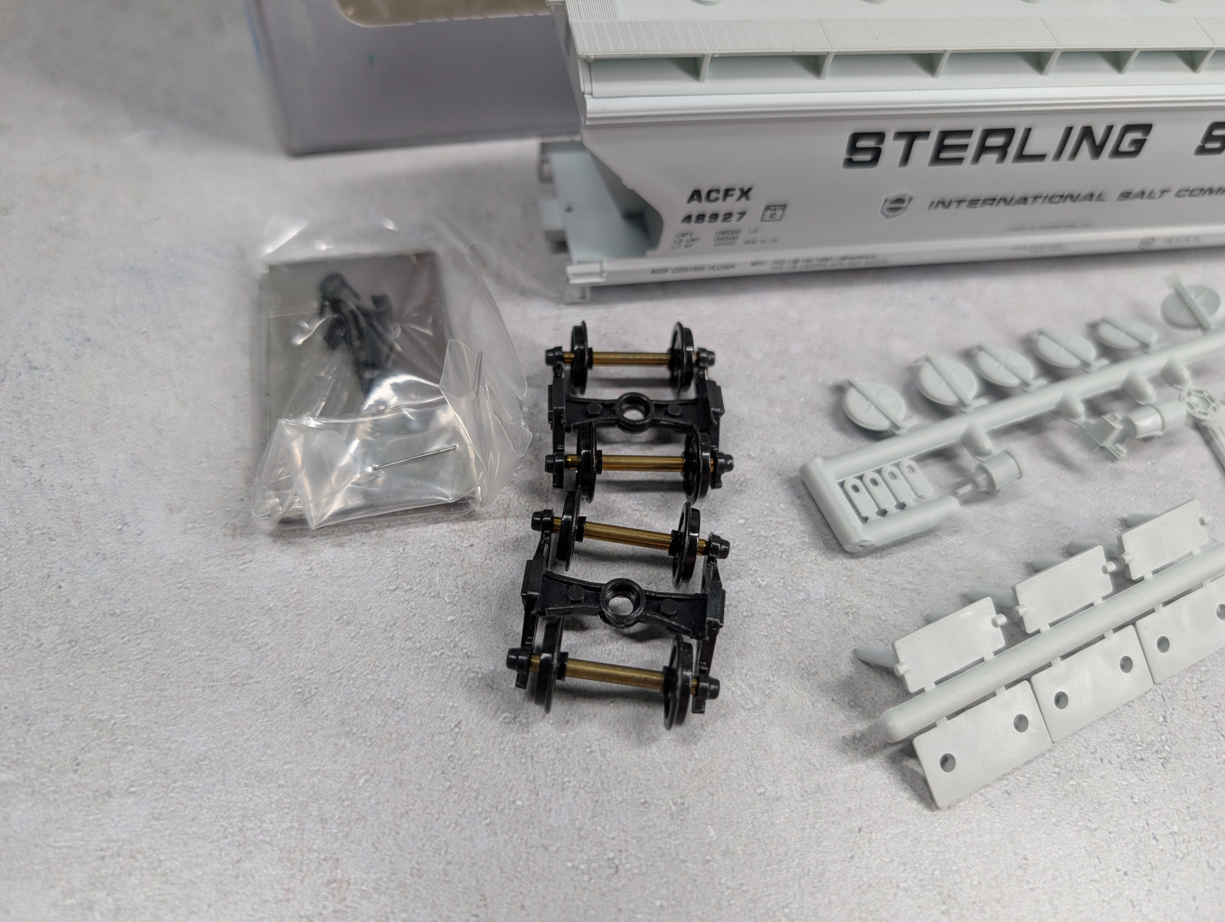USED Front Range Products 4322 HO Scale ACF 3 Bay Grain Hopper Sterling Salt ACFX #48927 KIT