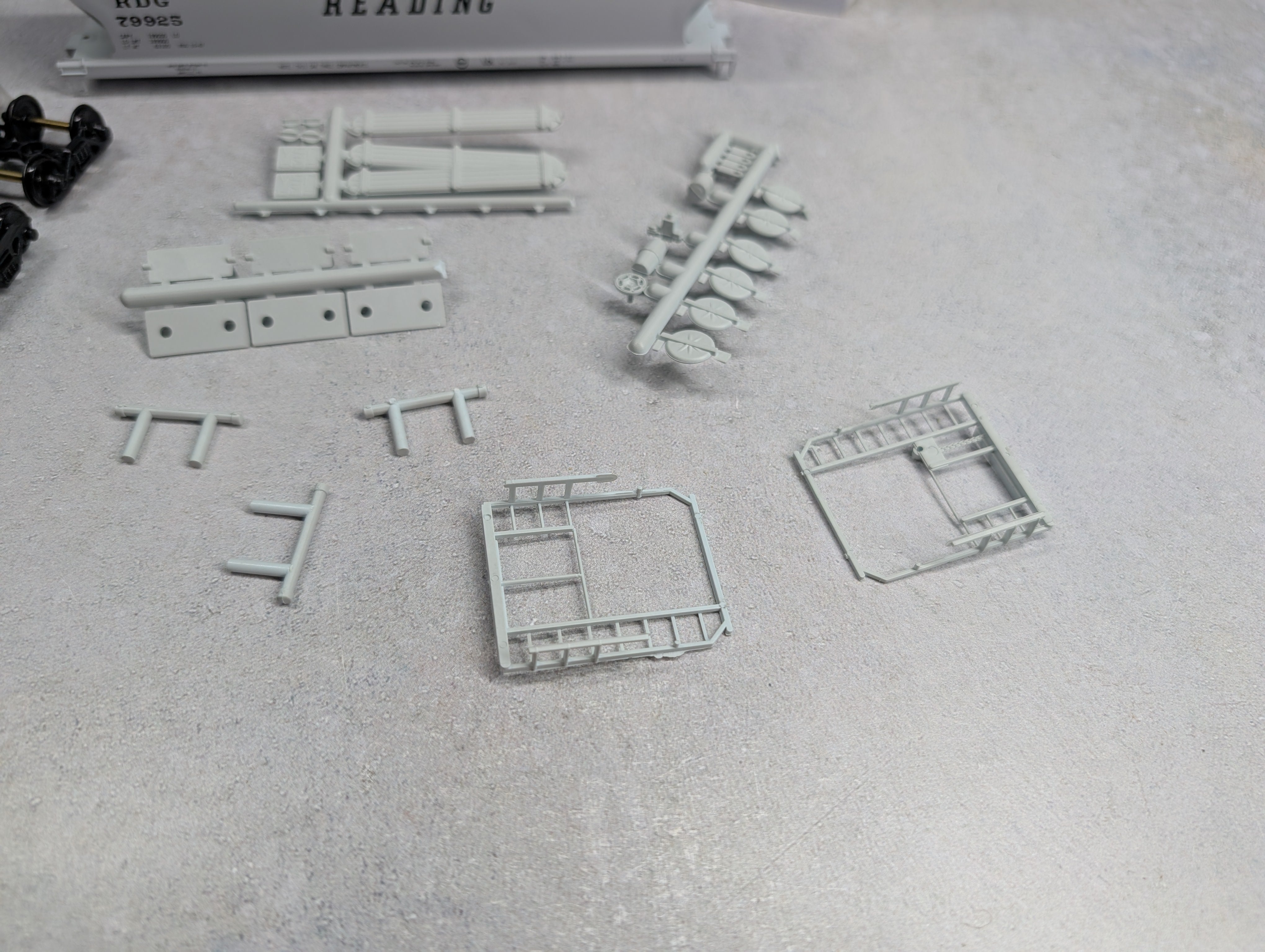 USED Front Range Products 4327 HO Scale ACF 3 Bay Grain Hopper Reading RDG #79925 KIT