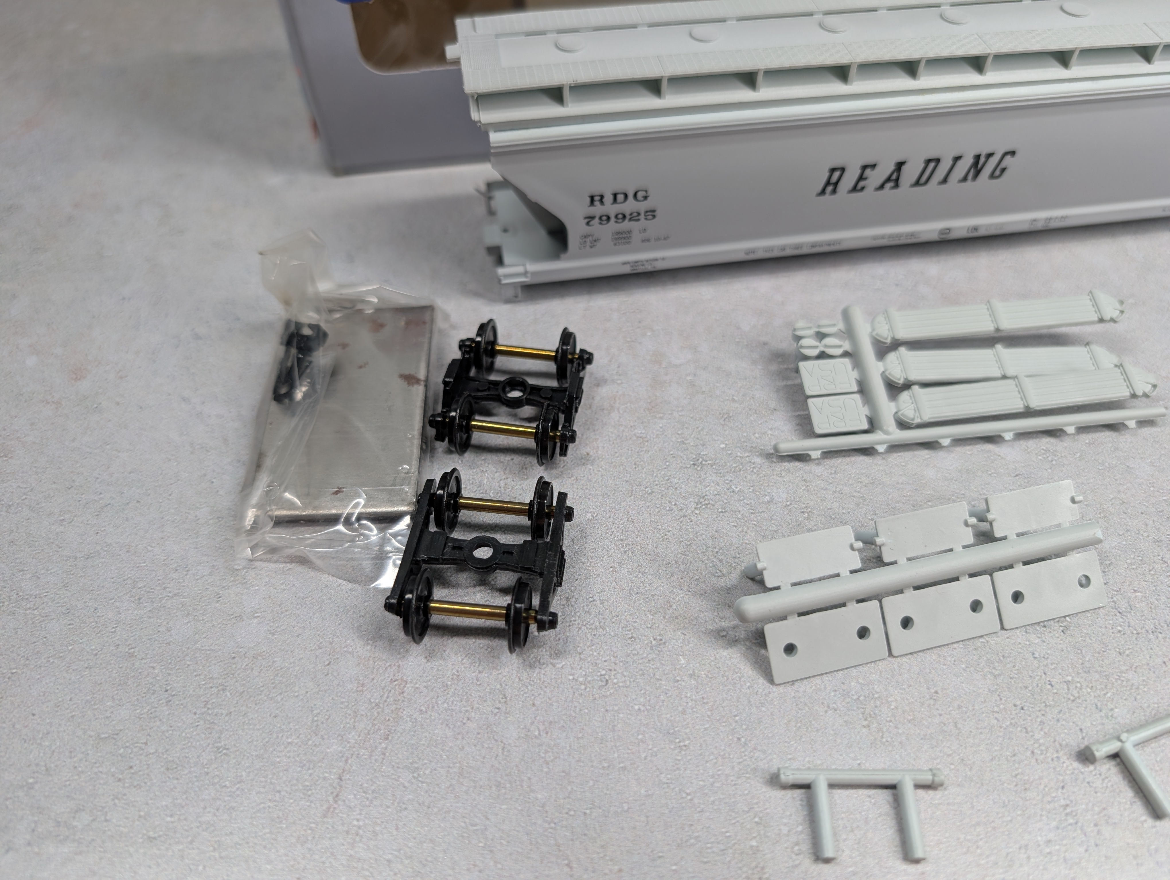 USED Front Range Products 4327 HO Scale ACF 3 Bay Grain Hopper Reading RDG #79925 KIT