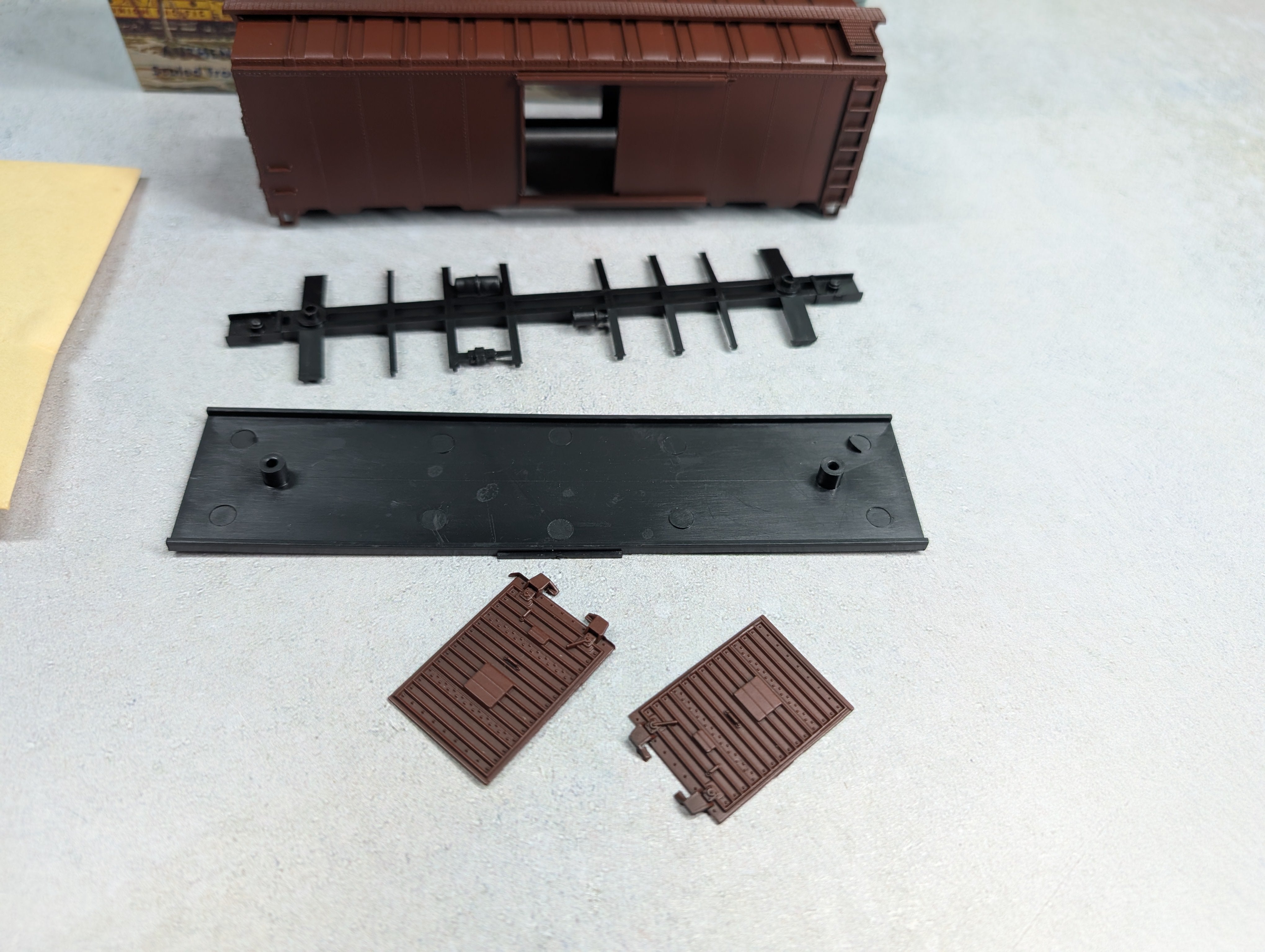 USED Athearn 1200 HO Scale 40' Box Car Undecorated KIT