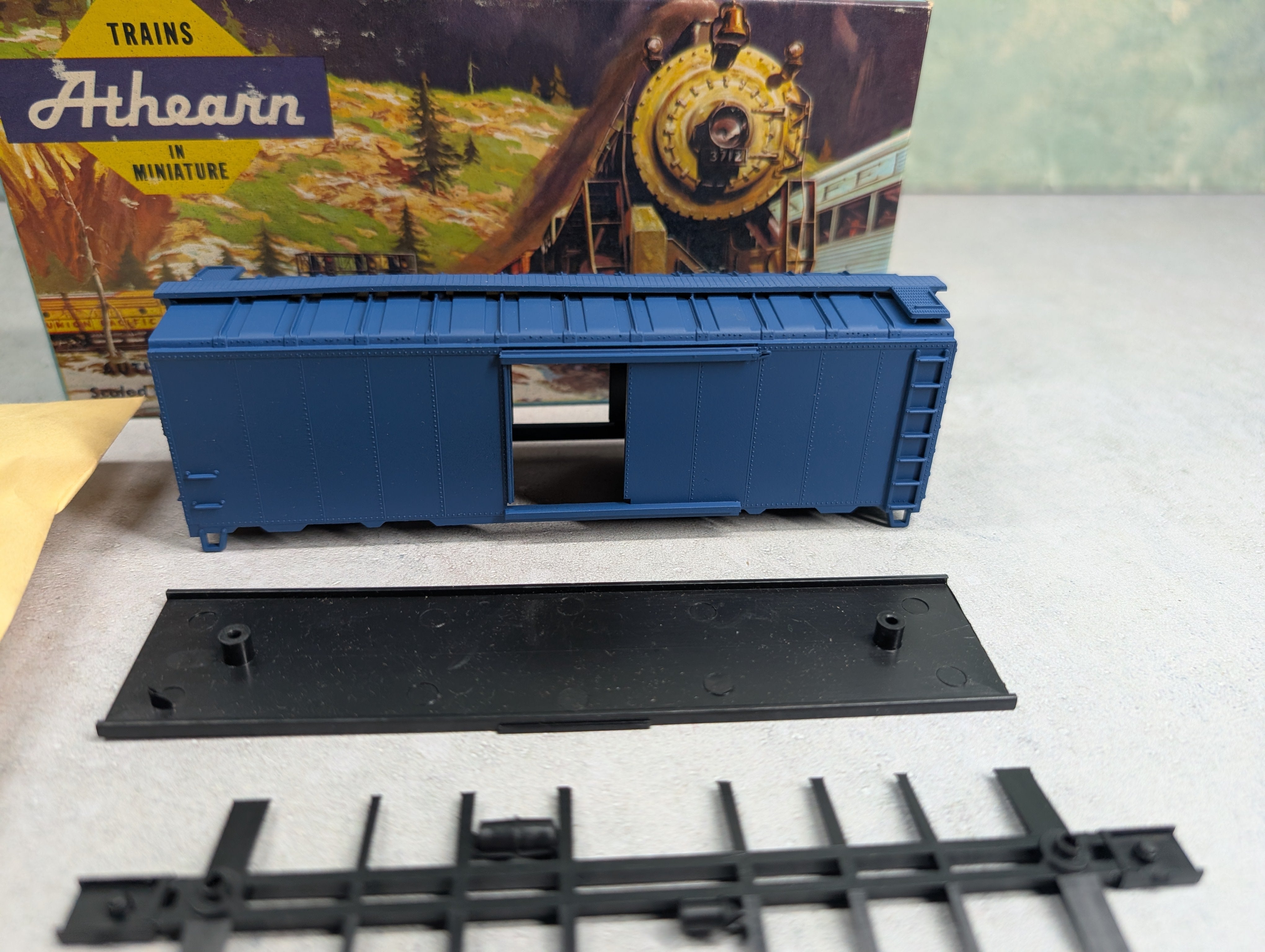 USED Athearn 1200 HO Scale 40' Box Car Blue Undecorated KIT