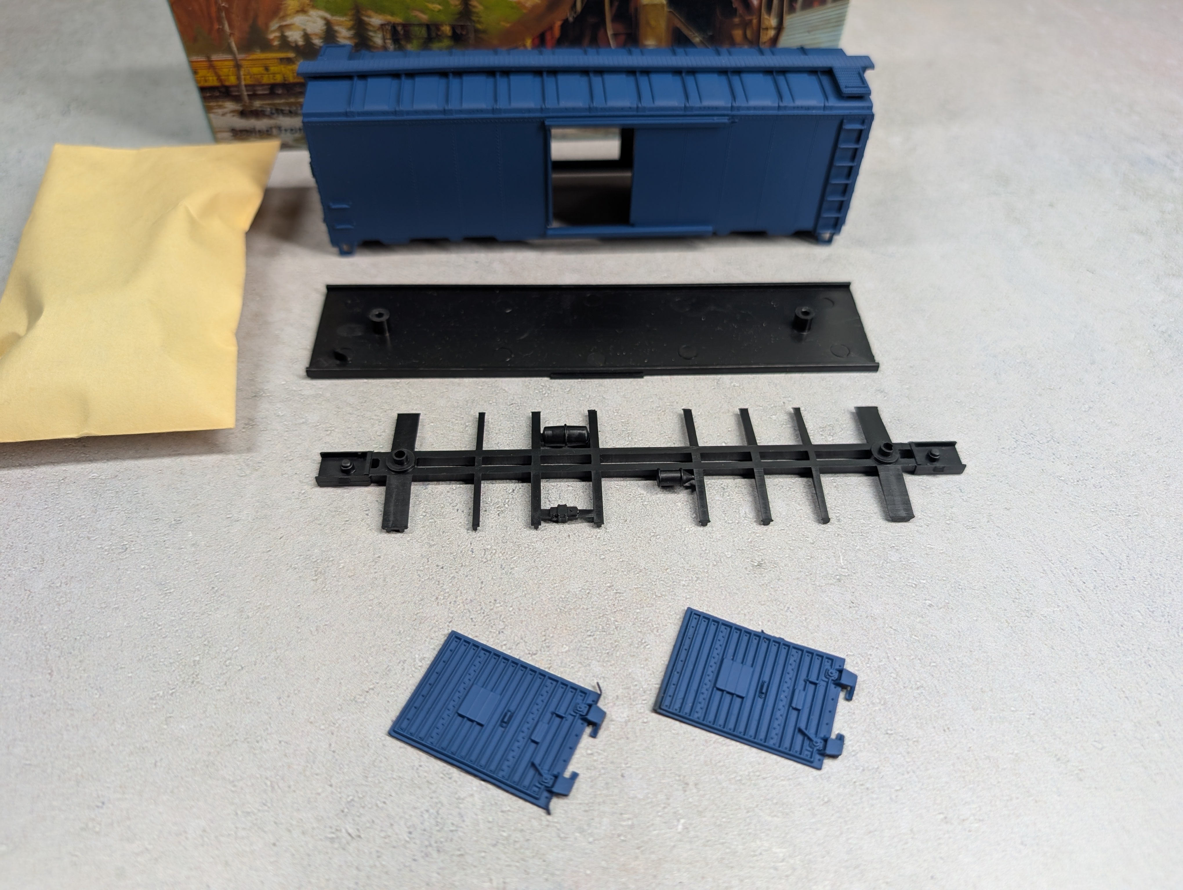 USED Athearn 1200 HO Scale 40' Box Car Blue Undecorated KIT
