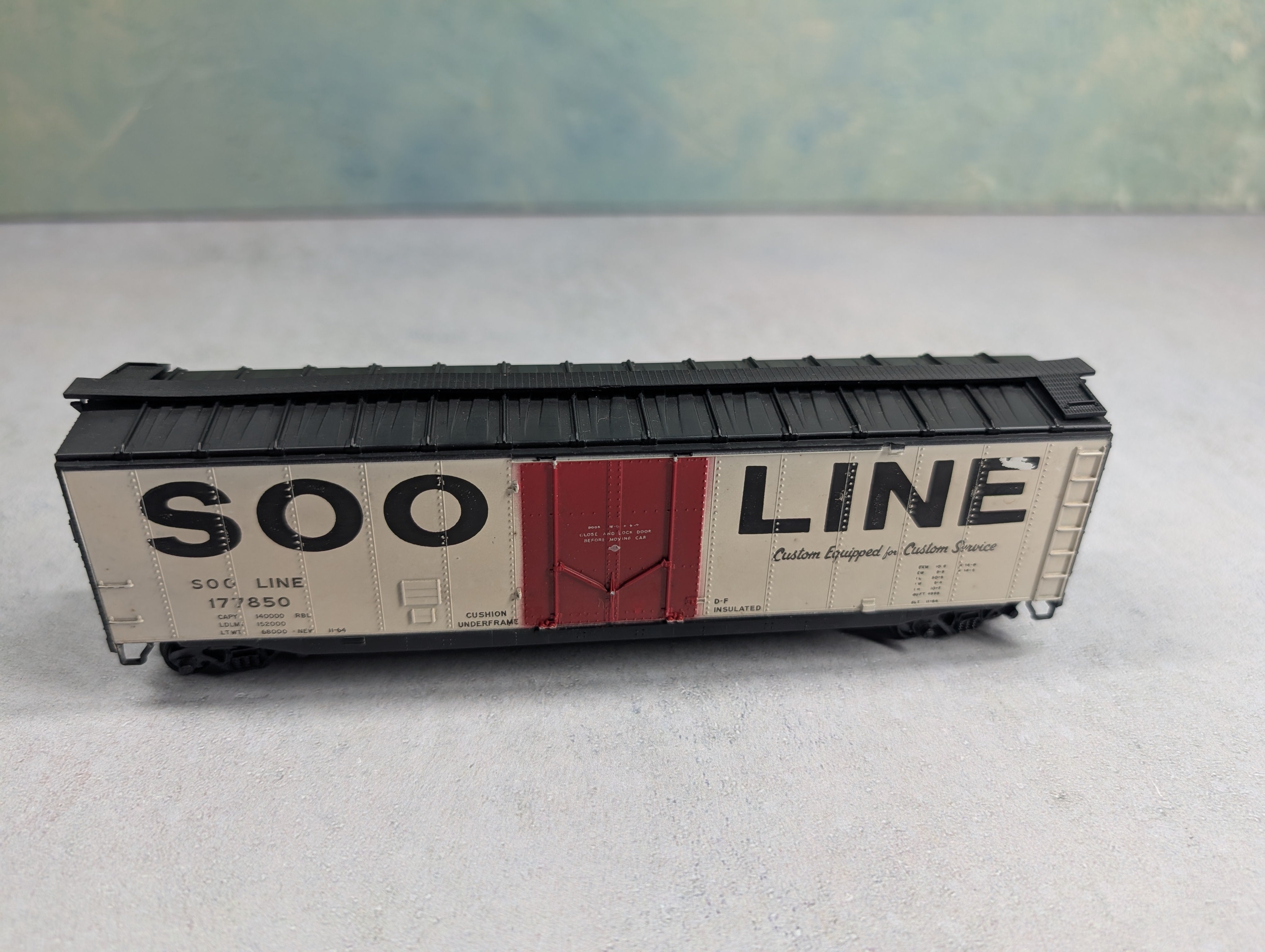 USED Athearn 1335 HO Scale 50' Plug Door Box Car Soo Line #177850