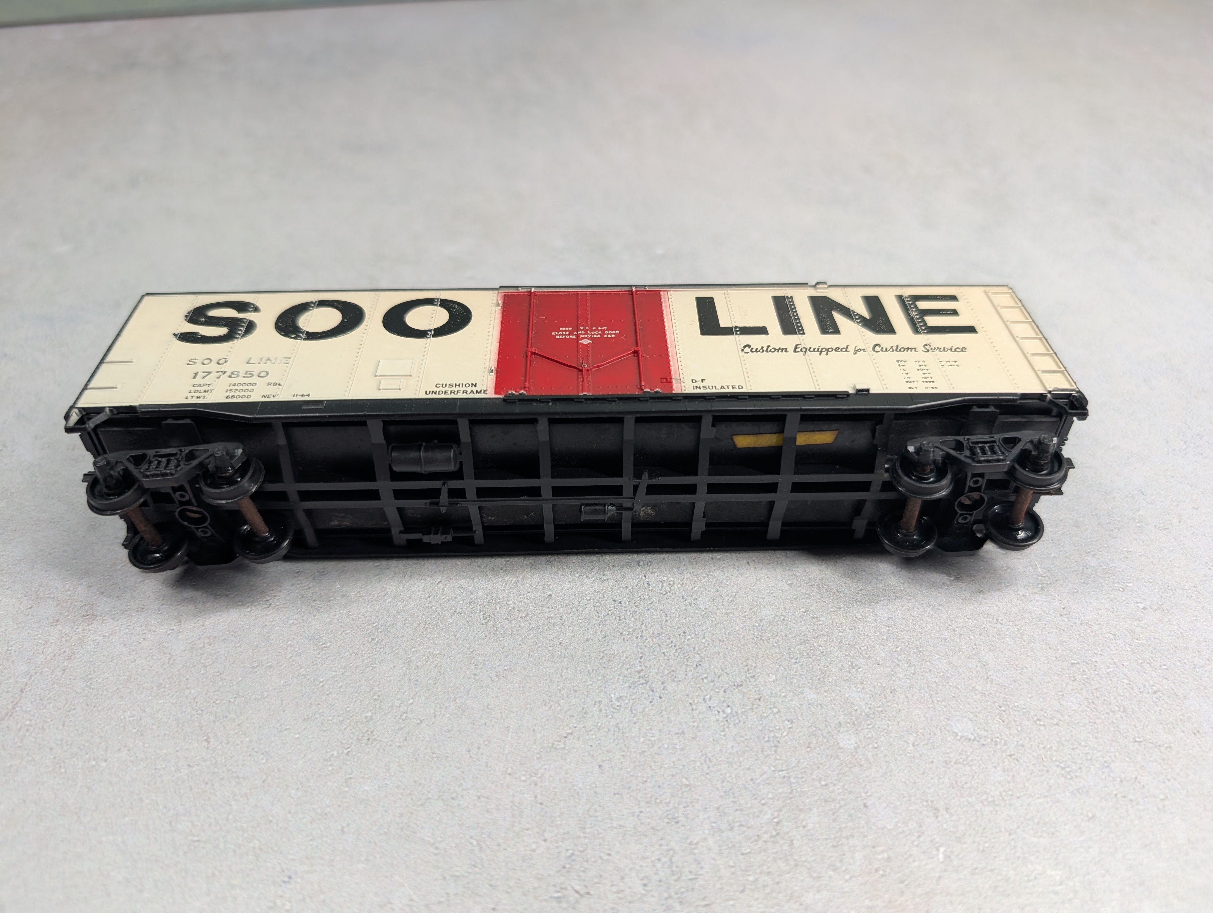 USED Athearn 1335 HO Scale 50' Plug Door Box Car Soo Line #177850