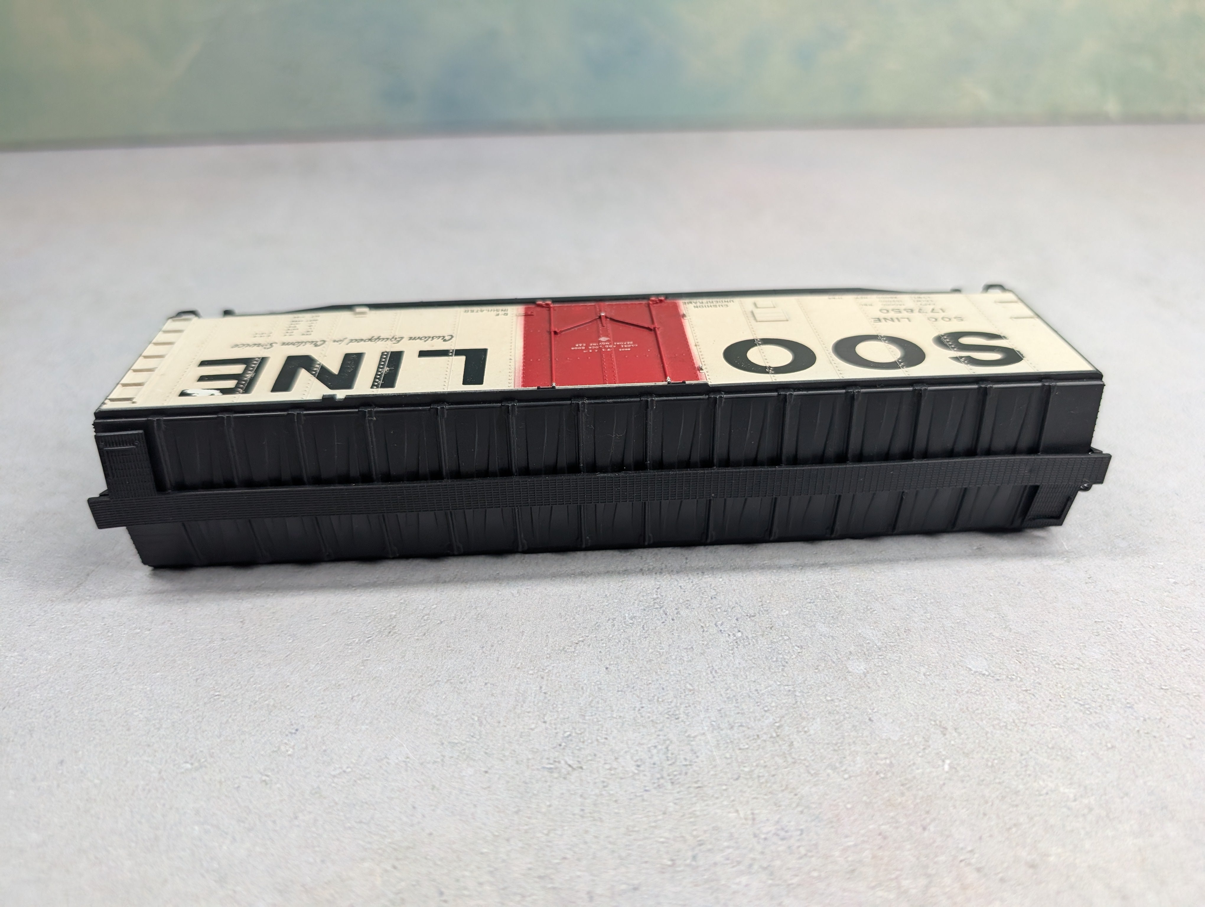 USED Athearn 1335 HO Scale 50' Plug Door Box Car Soo Line #177850