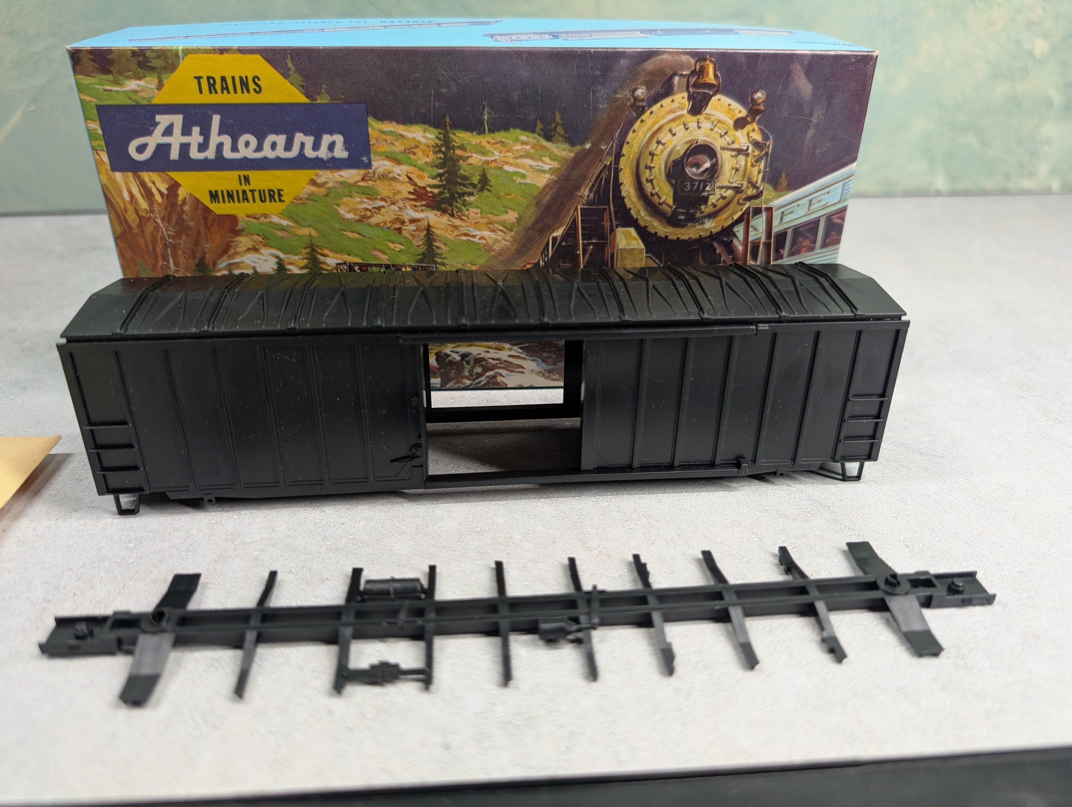 USED Athearn 5520 HO Scale 50' Sliding Door Box Car Undecorated KIT