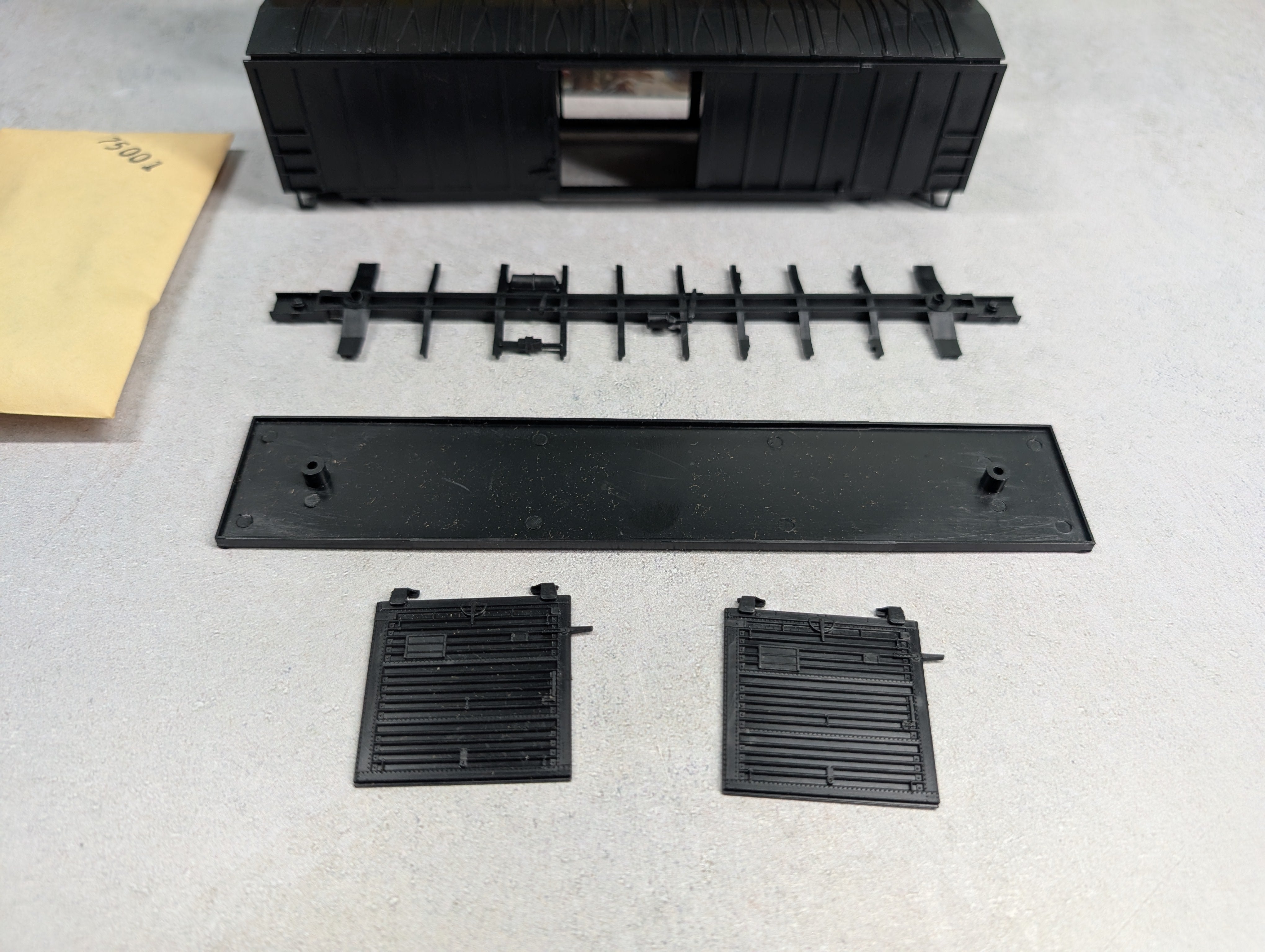 USED Athearn 5520 HO Scale 50' Sliding Door Box Car Undecorated KIT