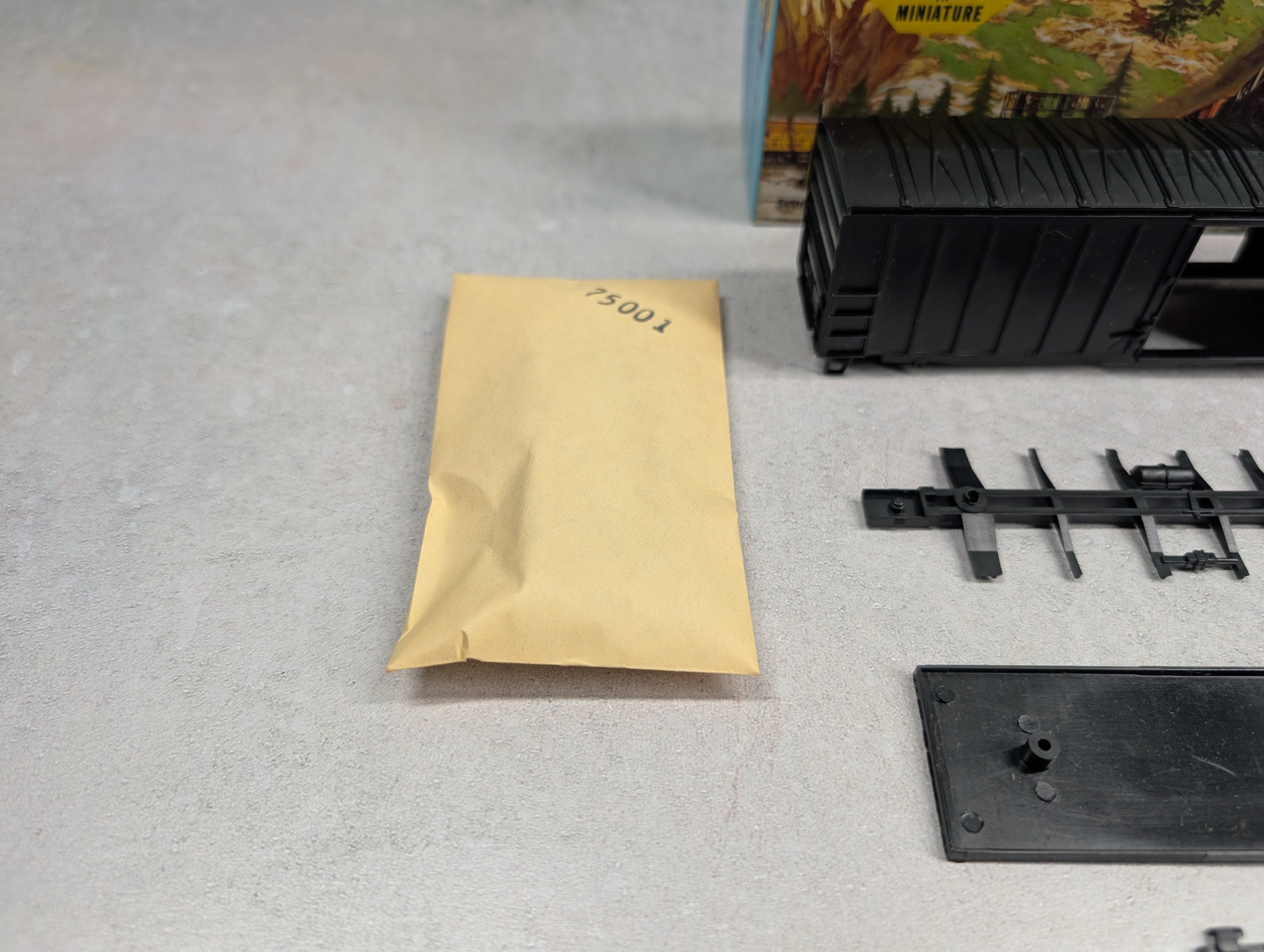 USED Athearn 5520 HO Scale 50' Sliding Door Box Car Undecorated KIT