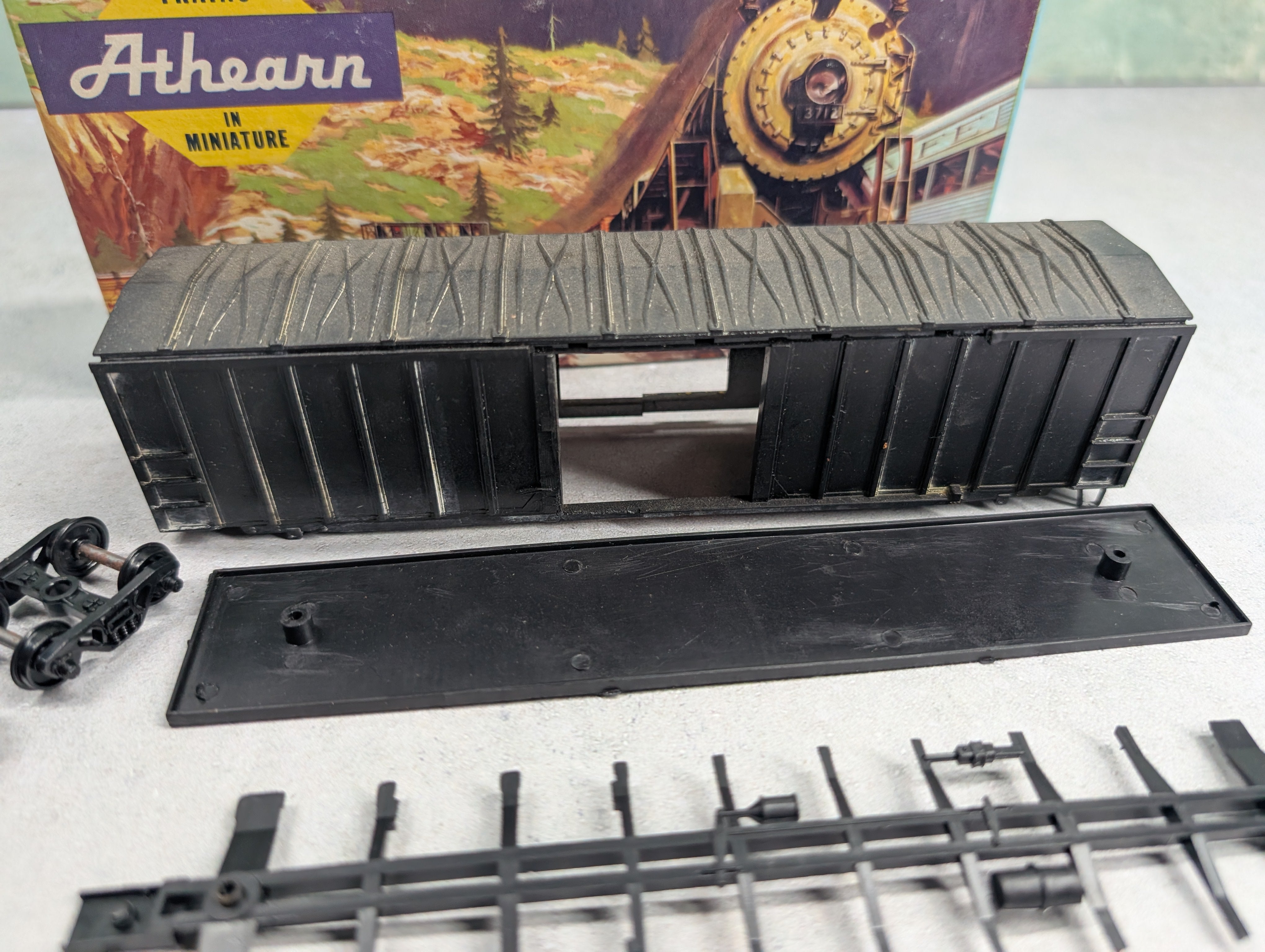USED Athearn 5520 HO Scale 50' Sliding Door Box Car Undecorated KIT