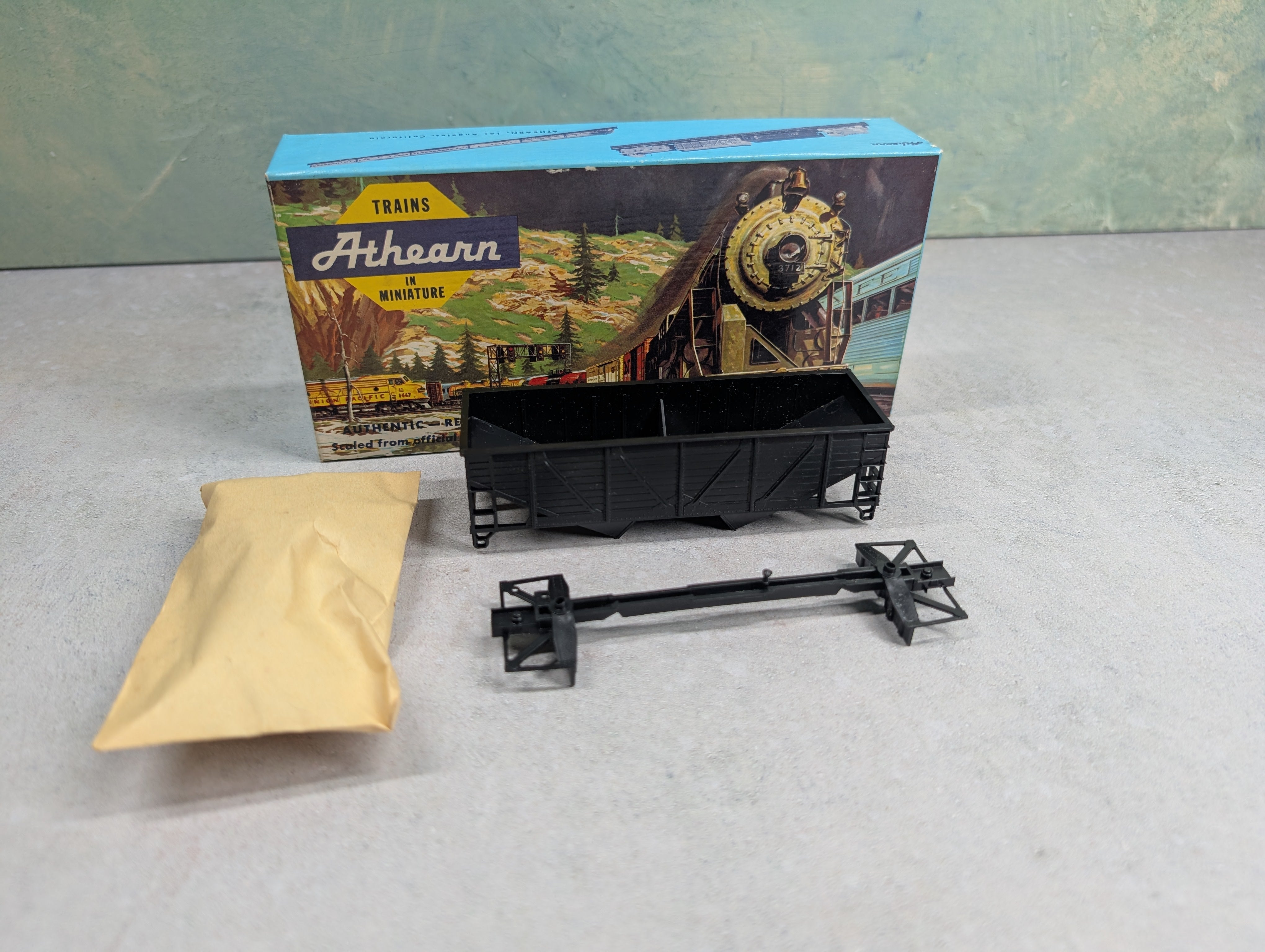 USED Athearn 5420 HO Scale 34' Composite Side Hopper Undecorated KIT