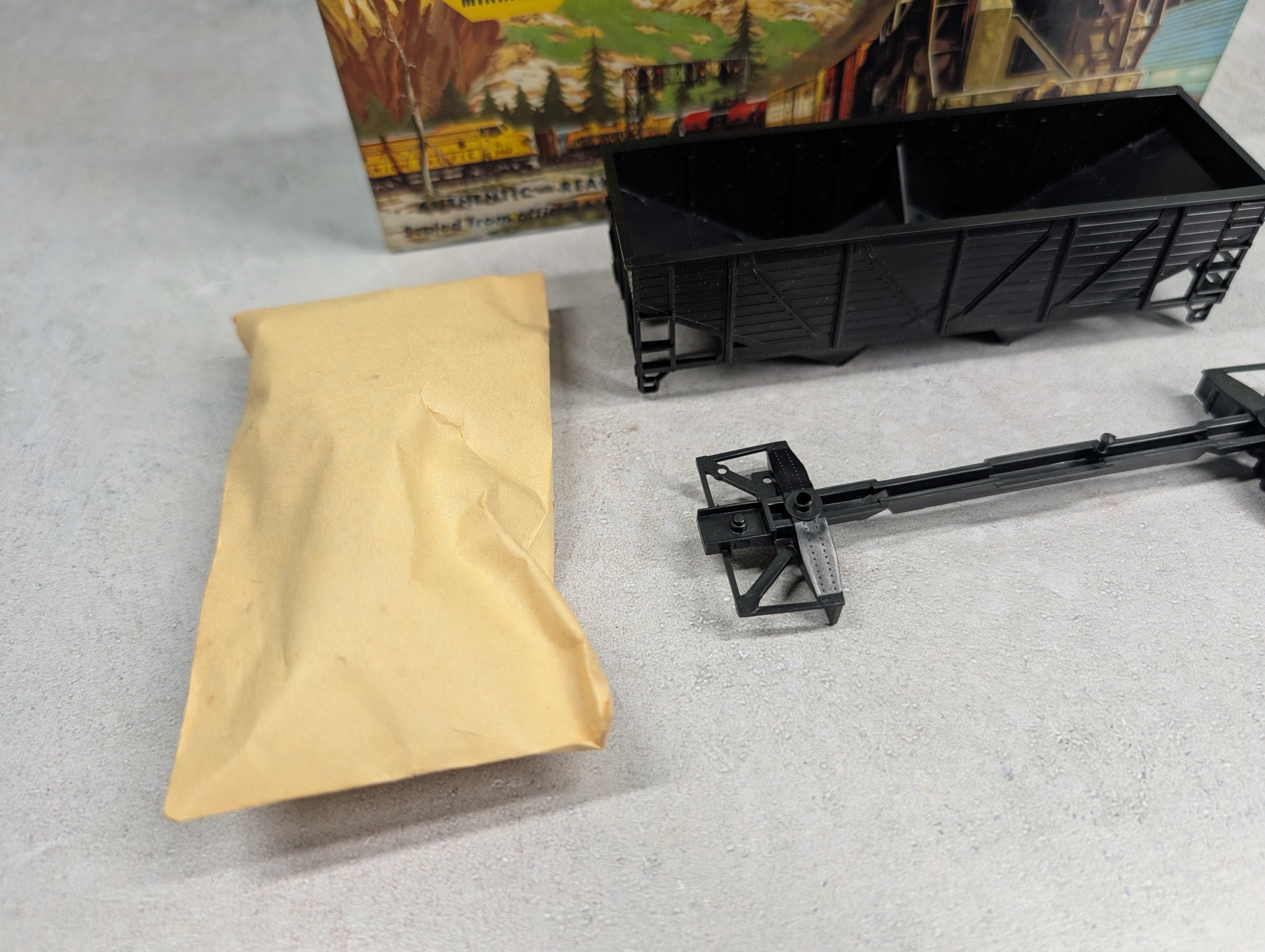 USED Athearn 5420 HO Scale 34' Composite Side Hopper Undecorated KIT