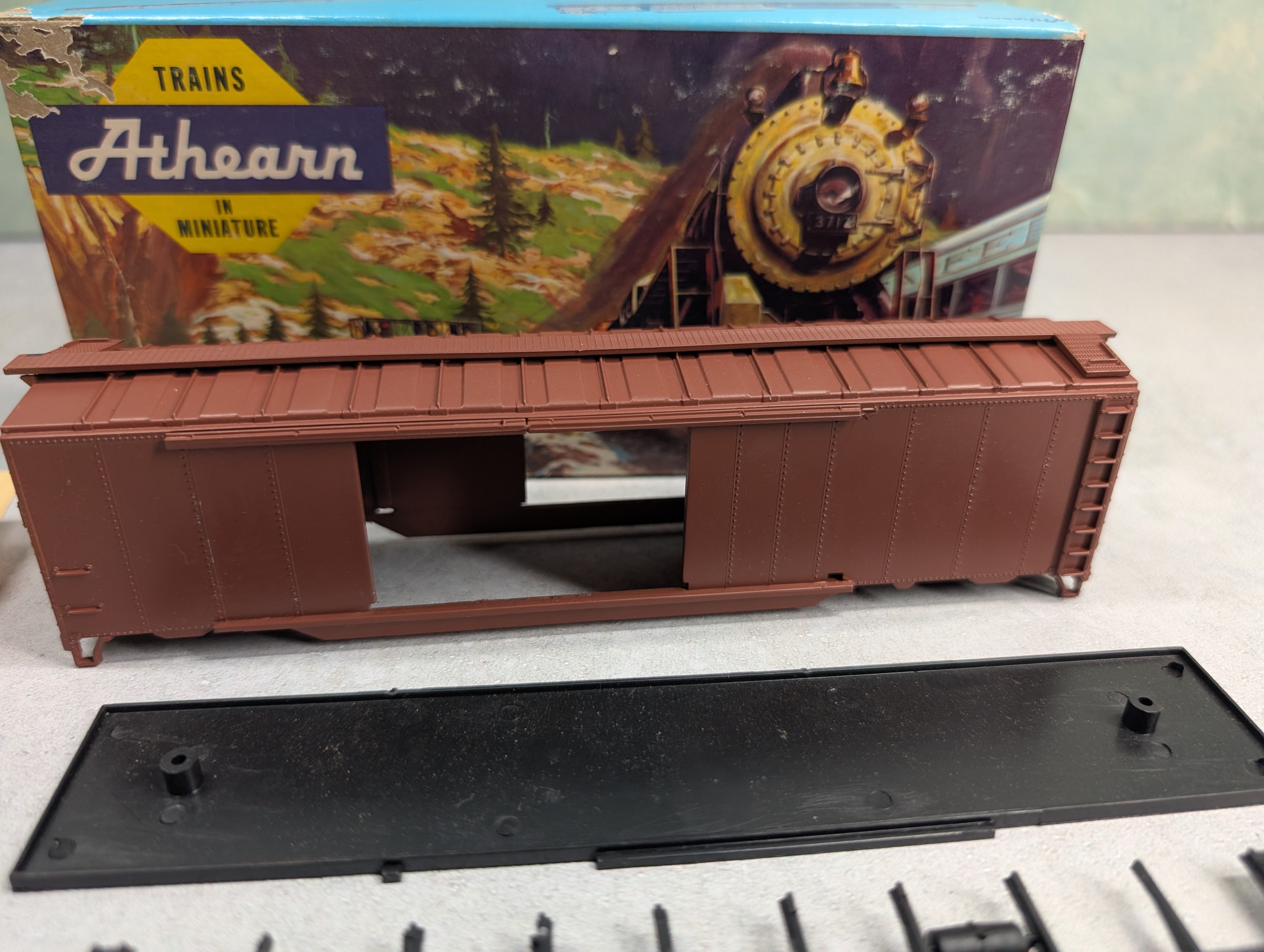 USED Athearn HO Scale 50' Box Car Undecorated KIT