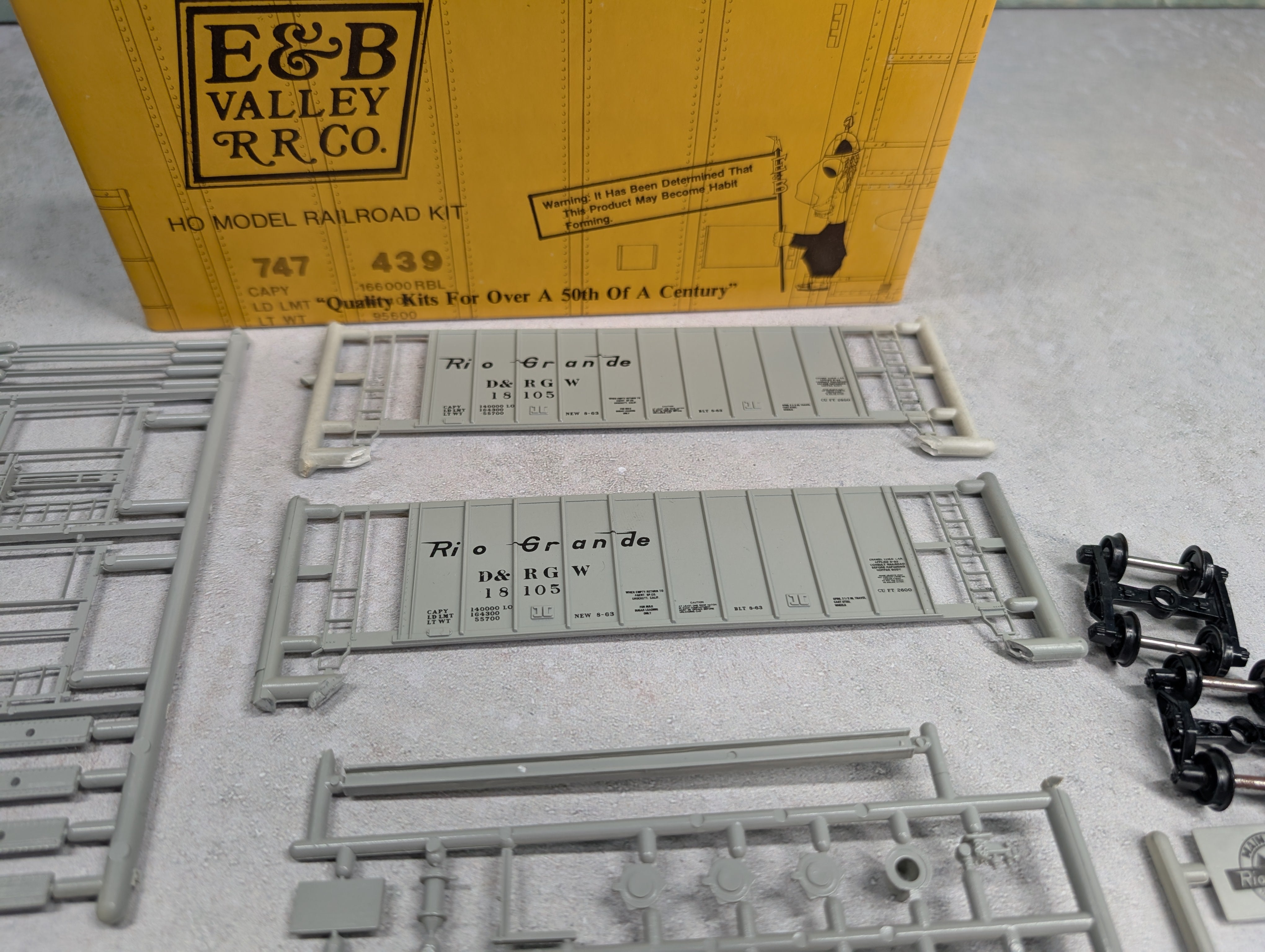 USED E&B Valley 18-4208 HO Scale Covered Hopper Denver & Rio Grande KIT