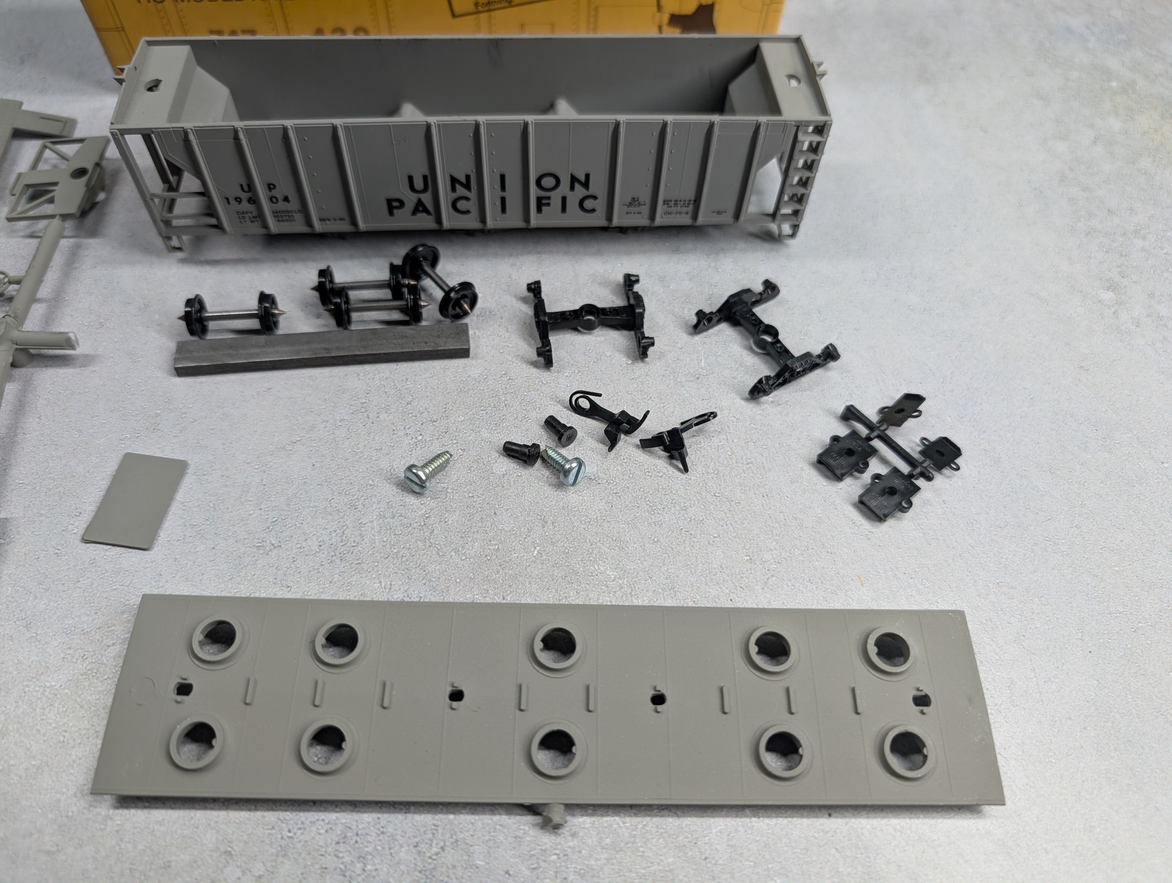 USED E&B Valley 6804 HO Scale Covered Hopper Union Pacific UP KIT