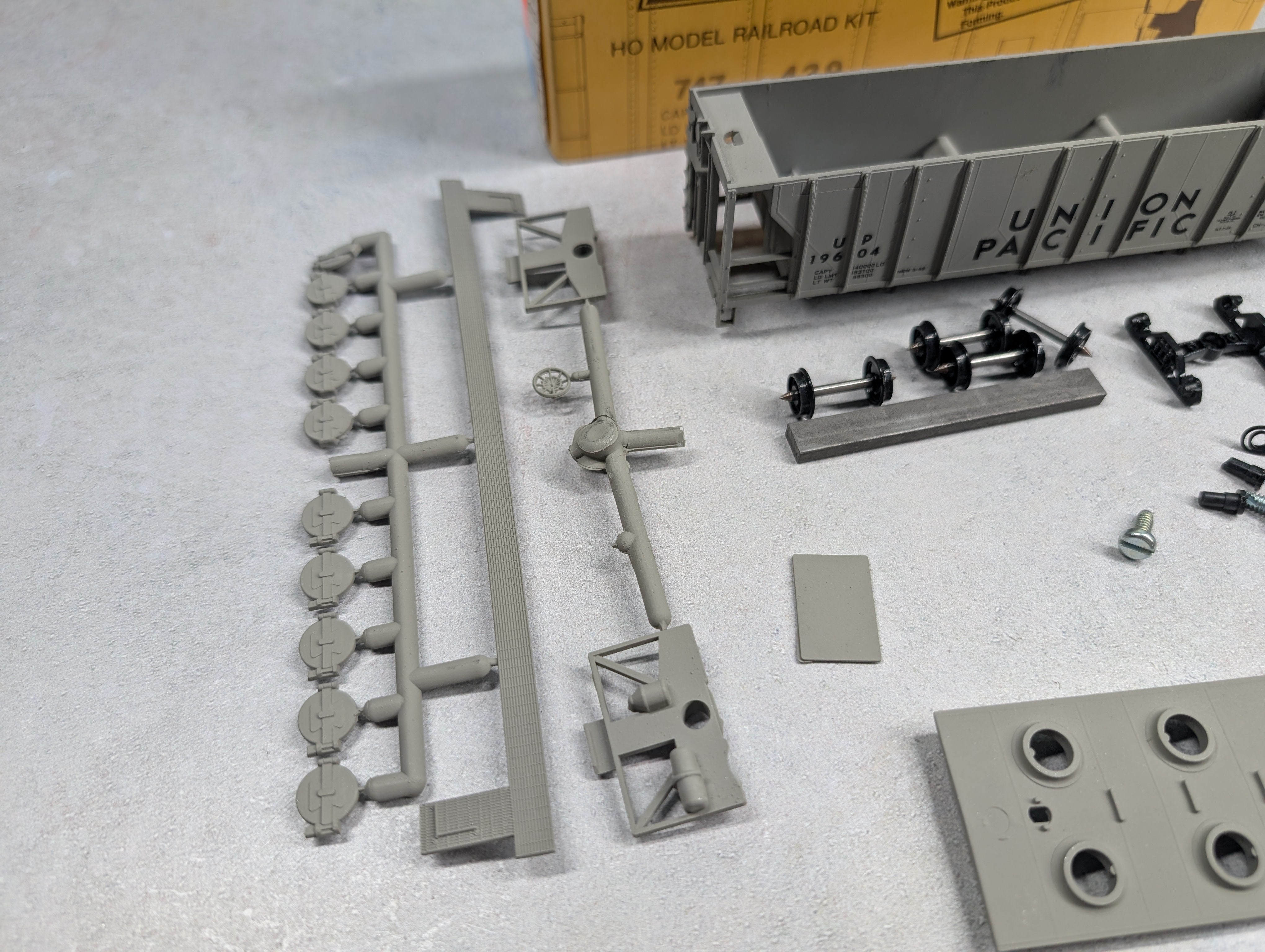 USED E&B Valley 6804 HO Scale Covered Hopper Union Pacific UP KIT