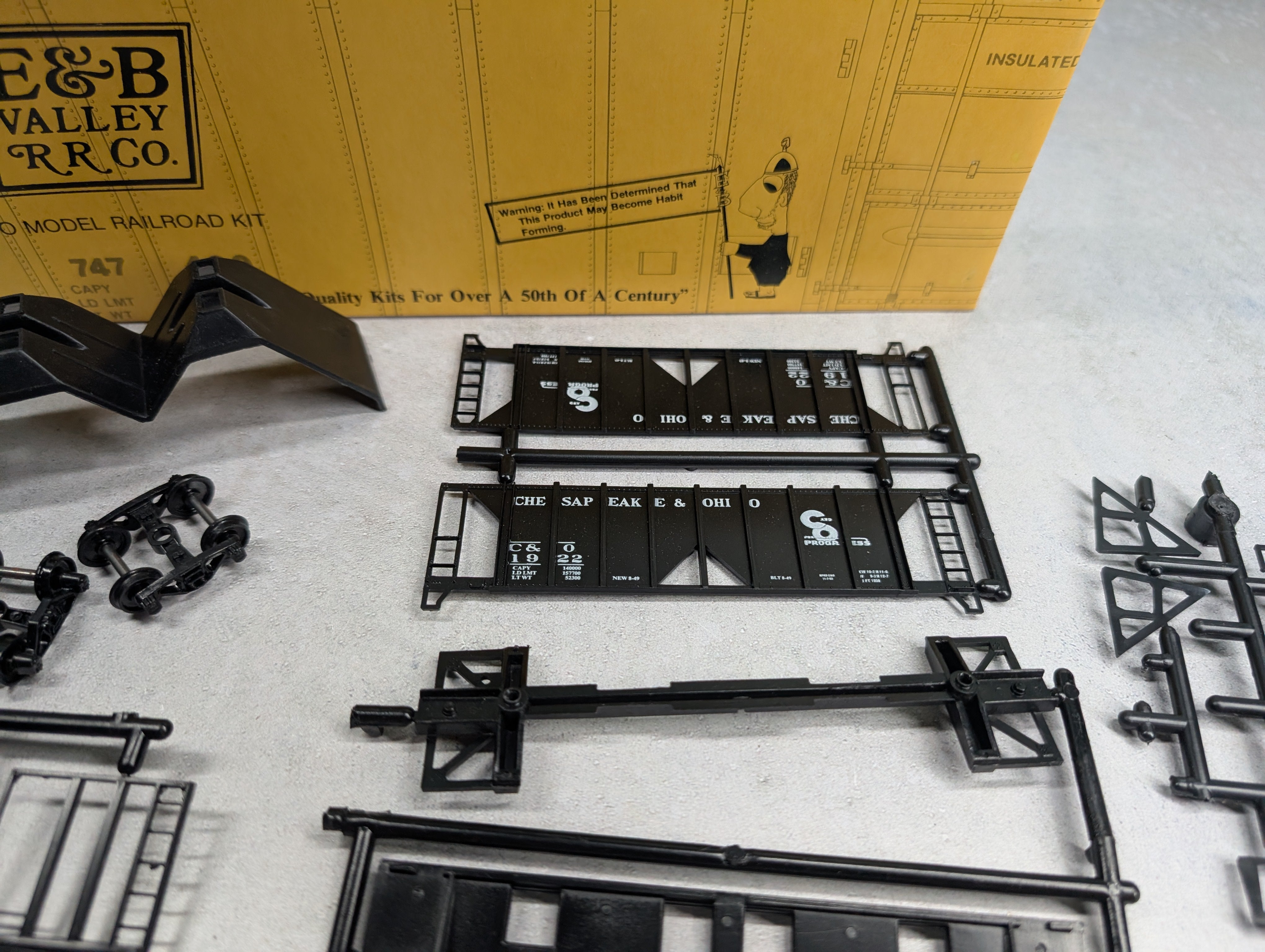 USED E&B Valley HO Scale Covered Hopper Chesapeake and Ohio CO KIT