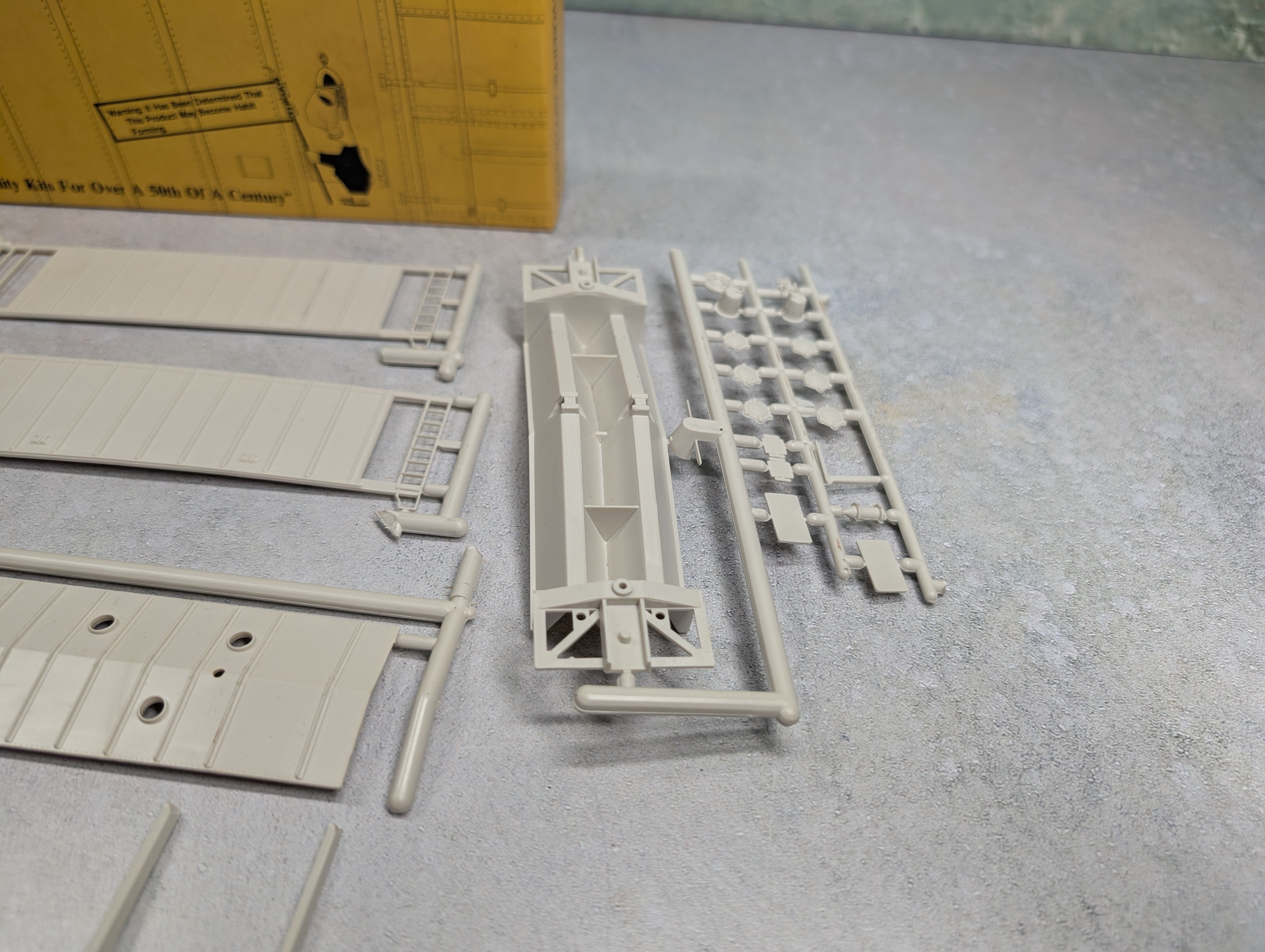 USED E&B Valley 4200 HO Scale Covered Hopper Undecorated KIT
