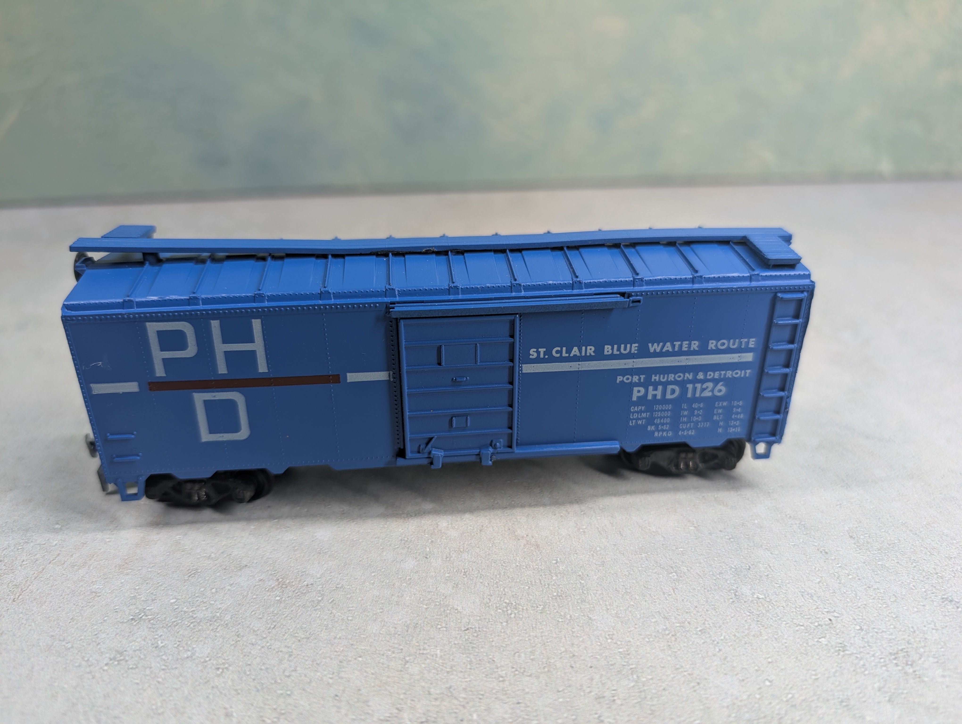 USED Roundhouse HO Scale 40' Box Car Port Huron & Detroit PHD #1126