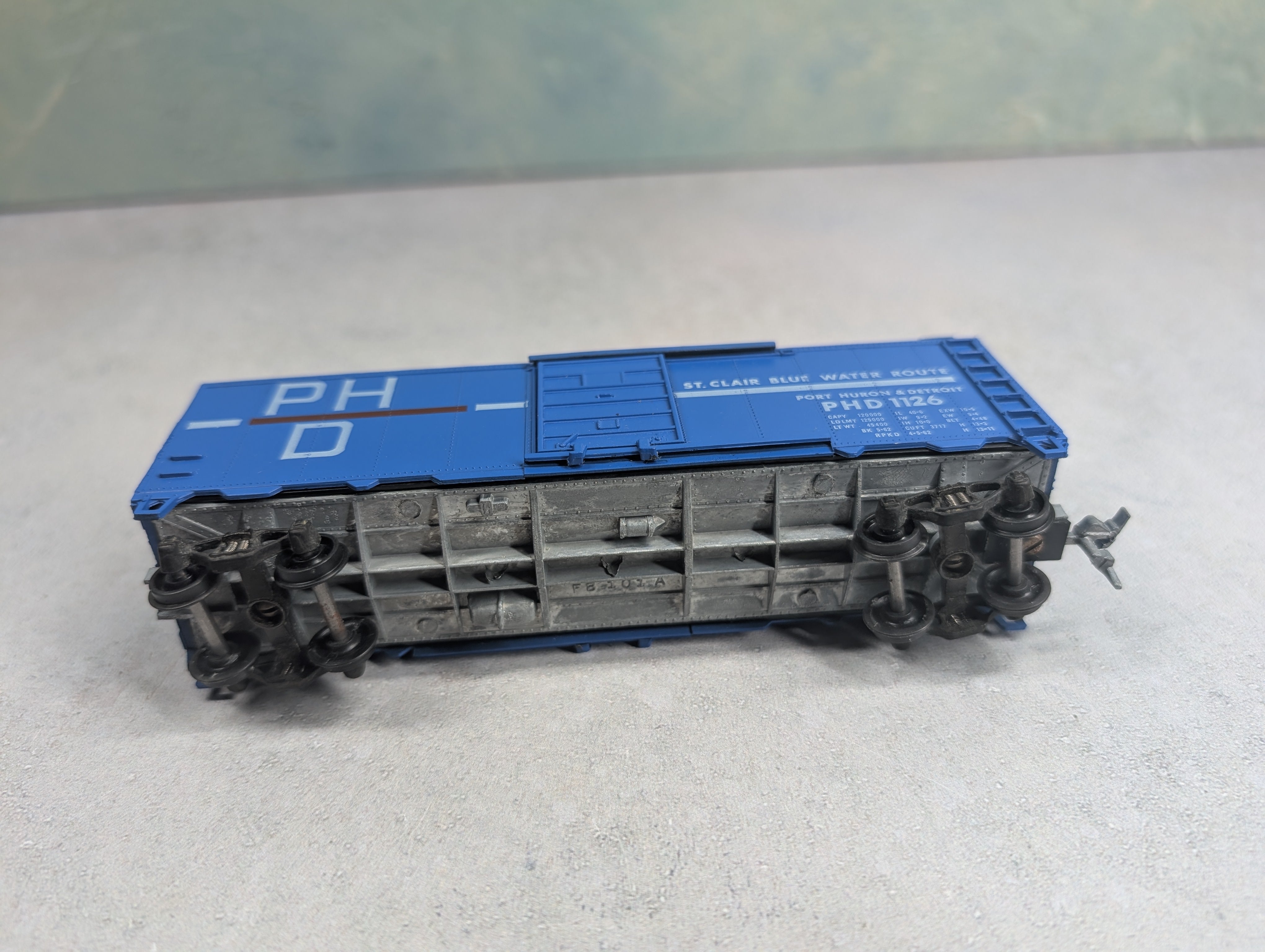 USED Roundhouse HO Scale 40' Box Car Port Huron & Detroit PHD #1126