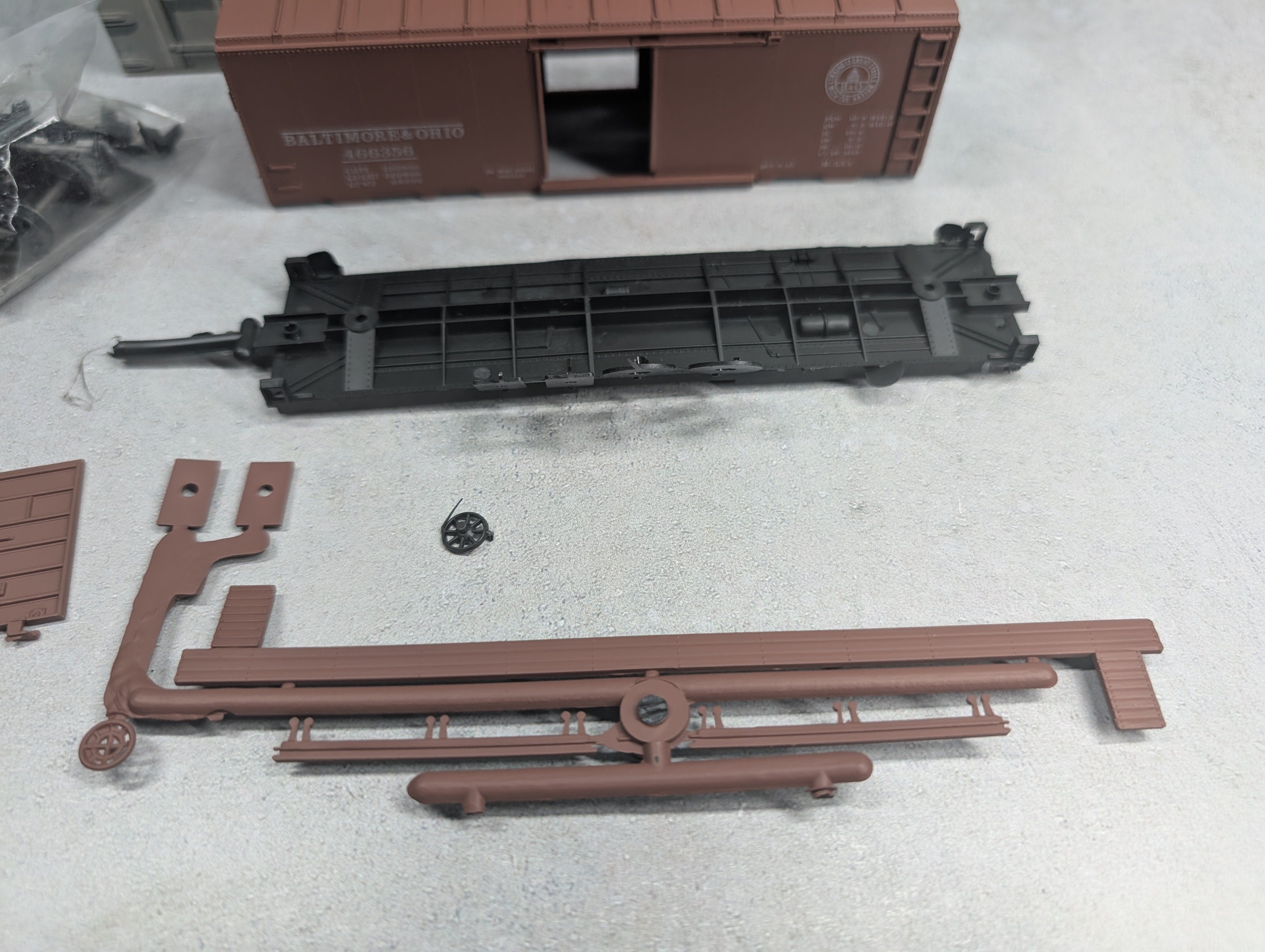 USED Roundhouse HO Scale 40' Box Car Baltimore and Ohio #466356 KIT
