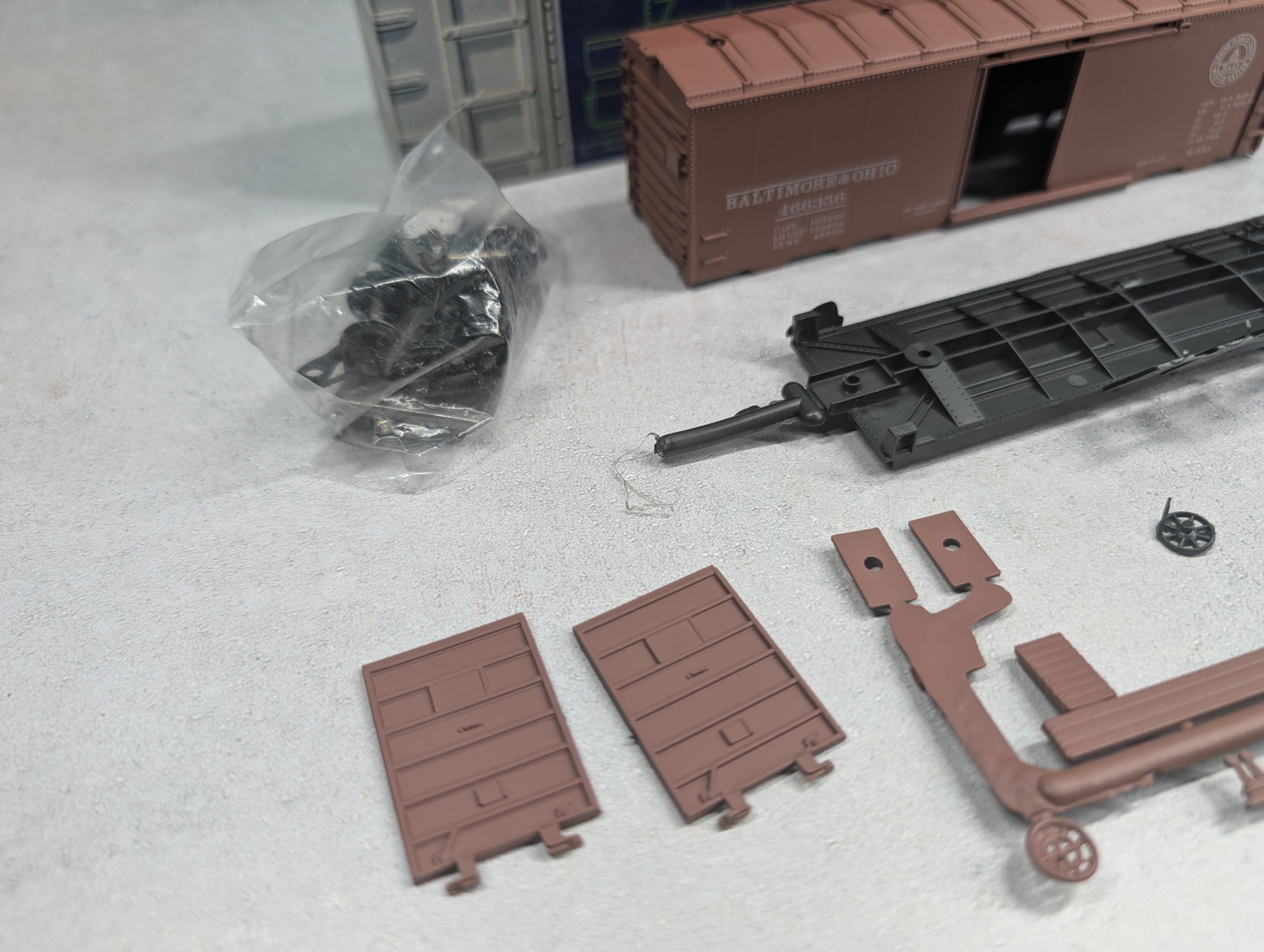 USED Roundhouse HO Scale 40' Box Car Baltimore and Ohio #466356 KIT