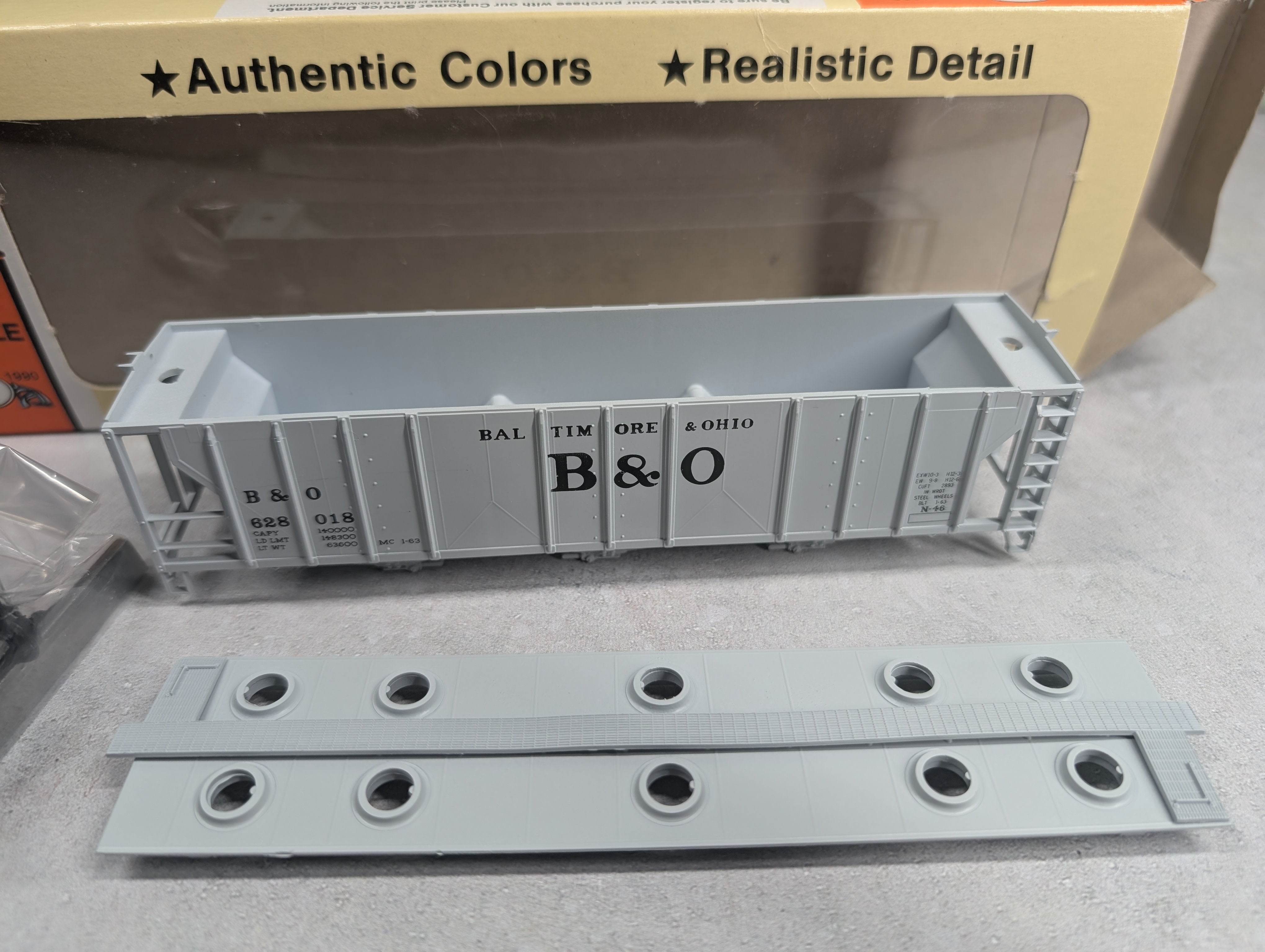 USED Con-Cor HO Scale PS-2 Covered Hopper Baltimore and Ohio B&O #628018 KIT
