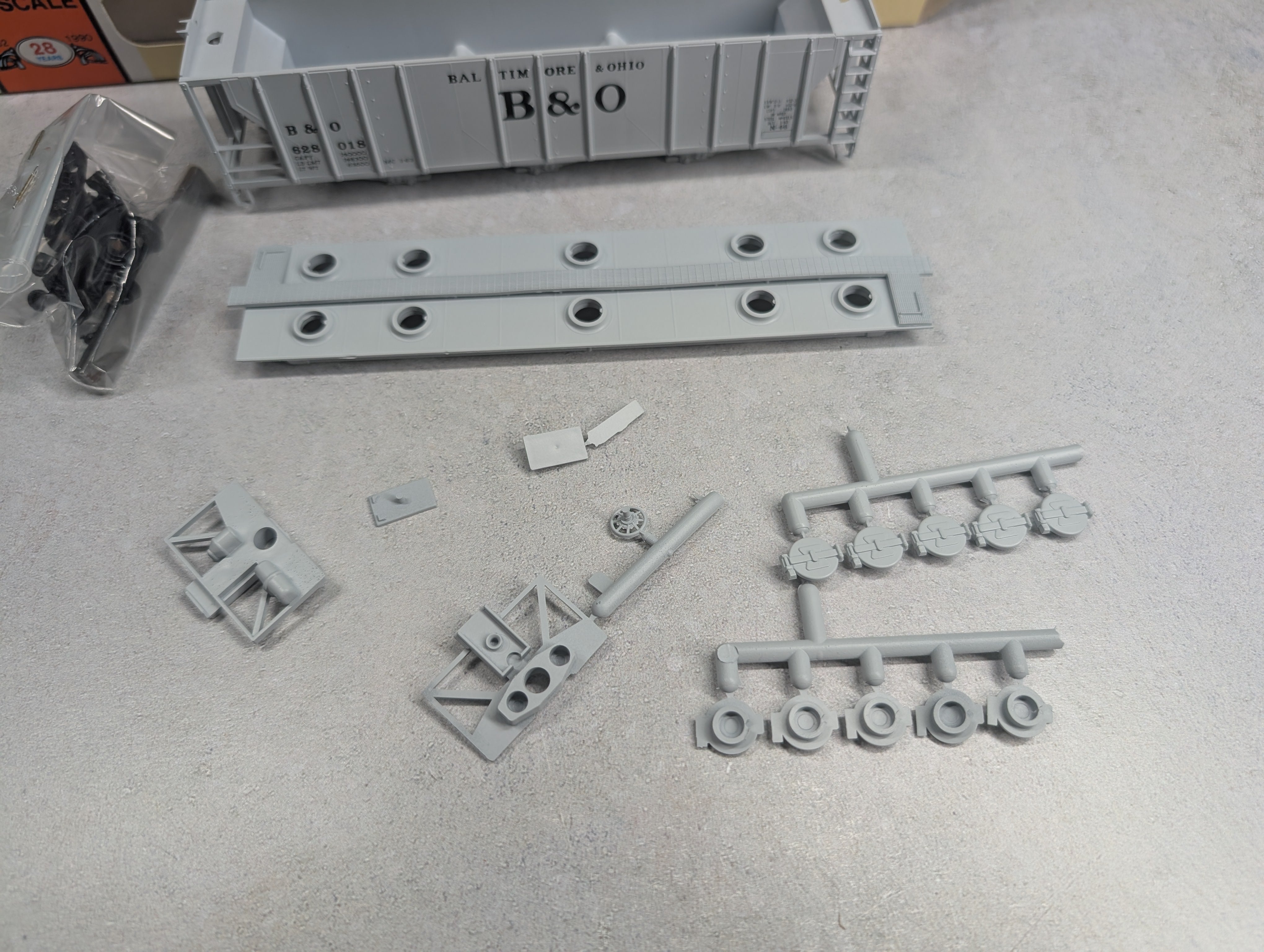 USED Con-Cor HO Scale PS-2 Covered Hopper Baltimore and Ohio B&O #628018 KIT