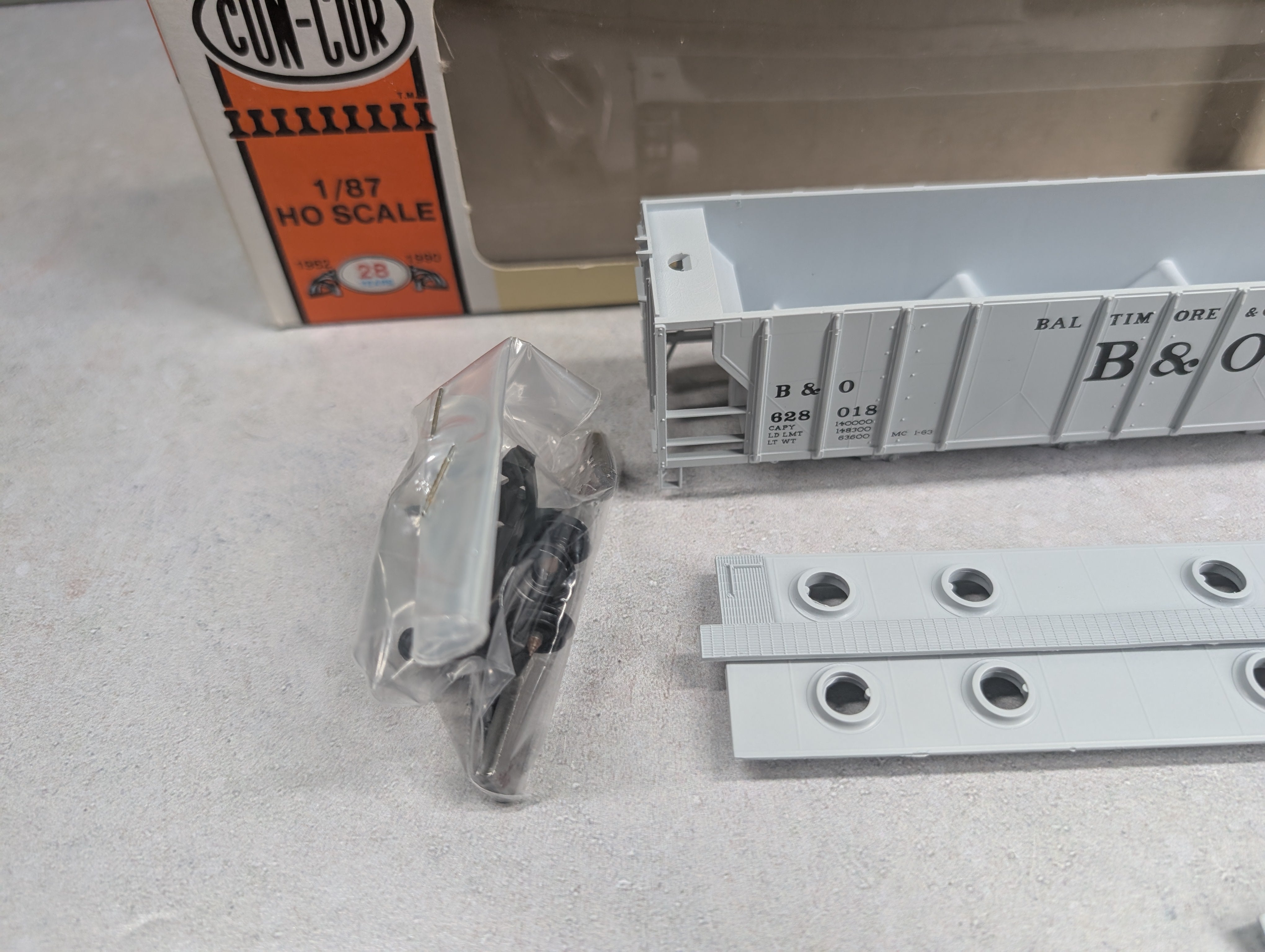 USED Con-Cor HO Scale PS-2 Covered Hopper Baltimore and Ohio B&O #628018 KIT