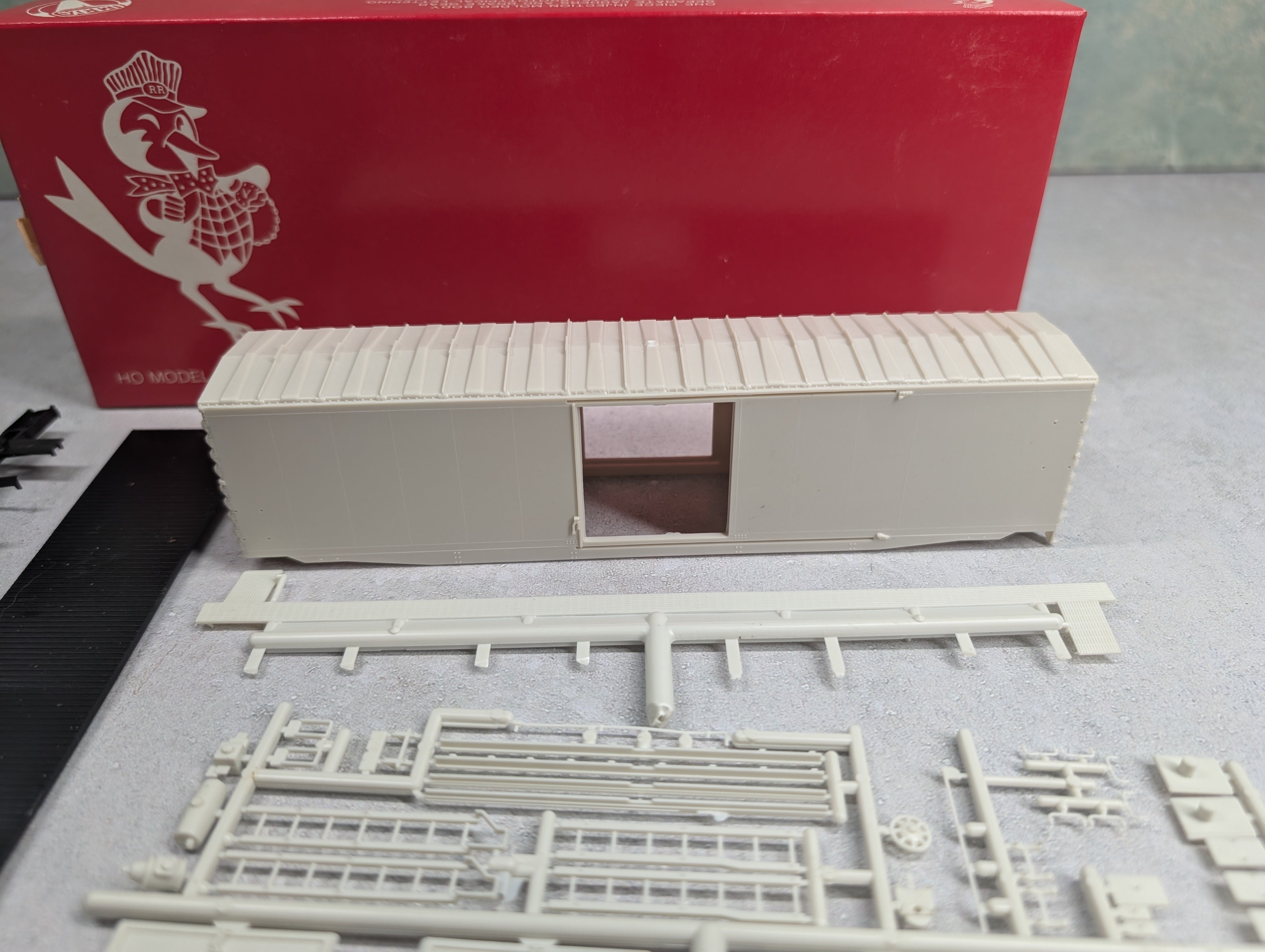 USED Robin's Rails HO Scale PS-1 50' SD Box Car Undecorated KIT