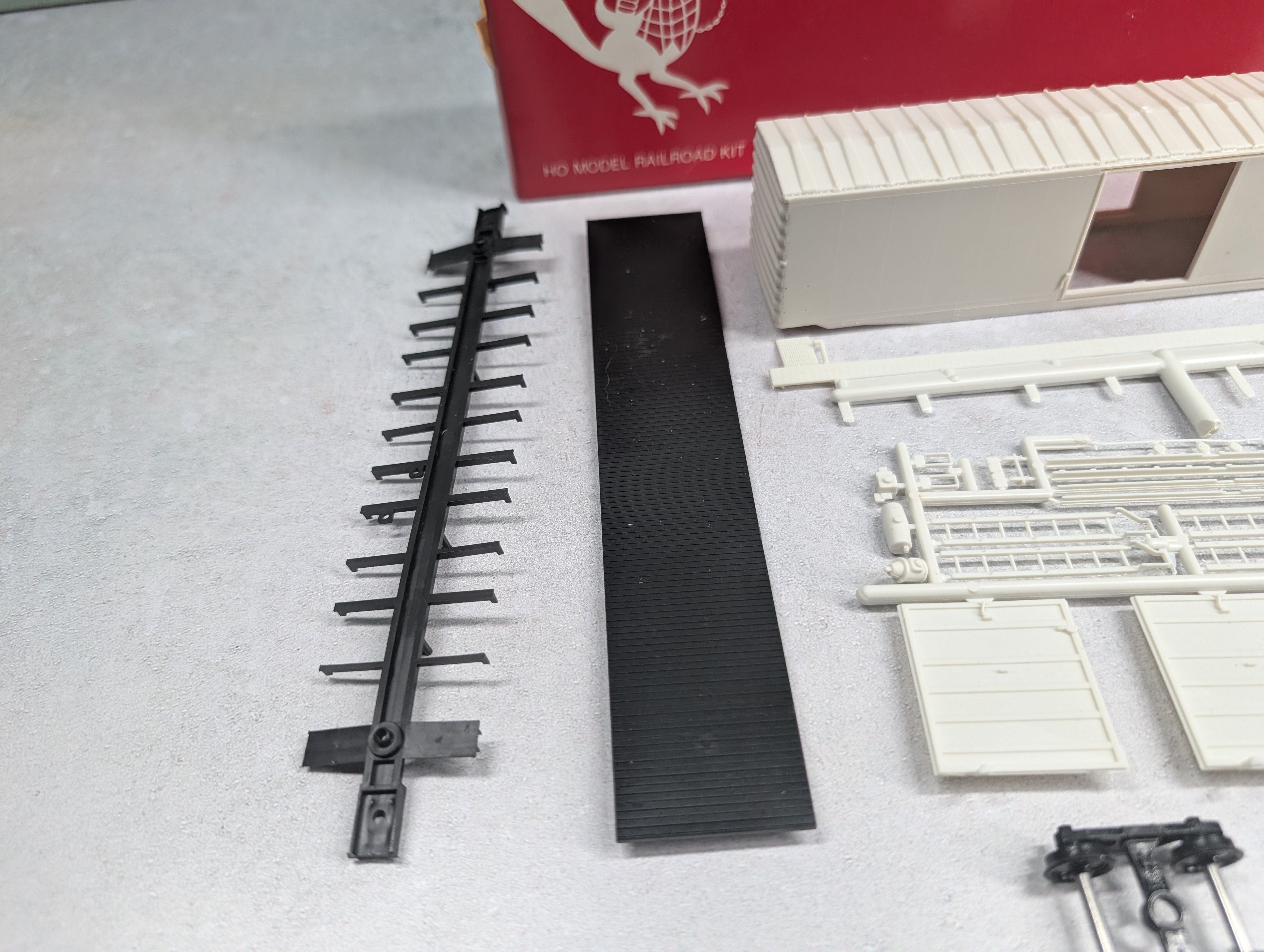USED Robin's Rails HO Scale PS-1 50' SD Box Car Undecorated KIT