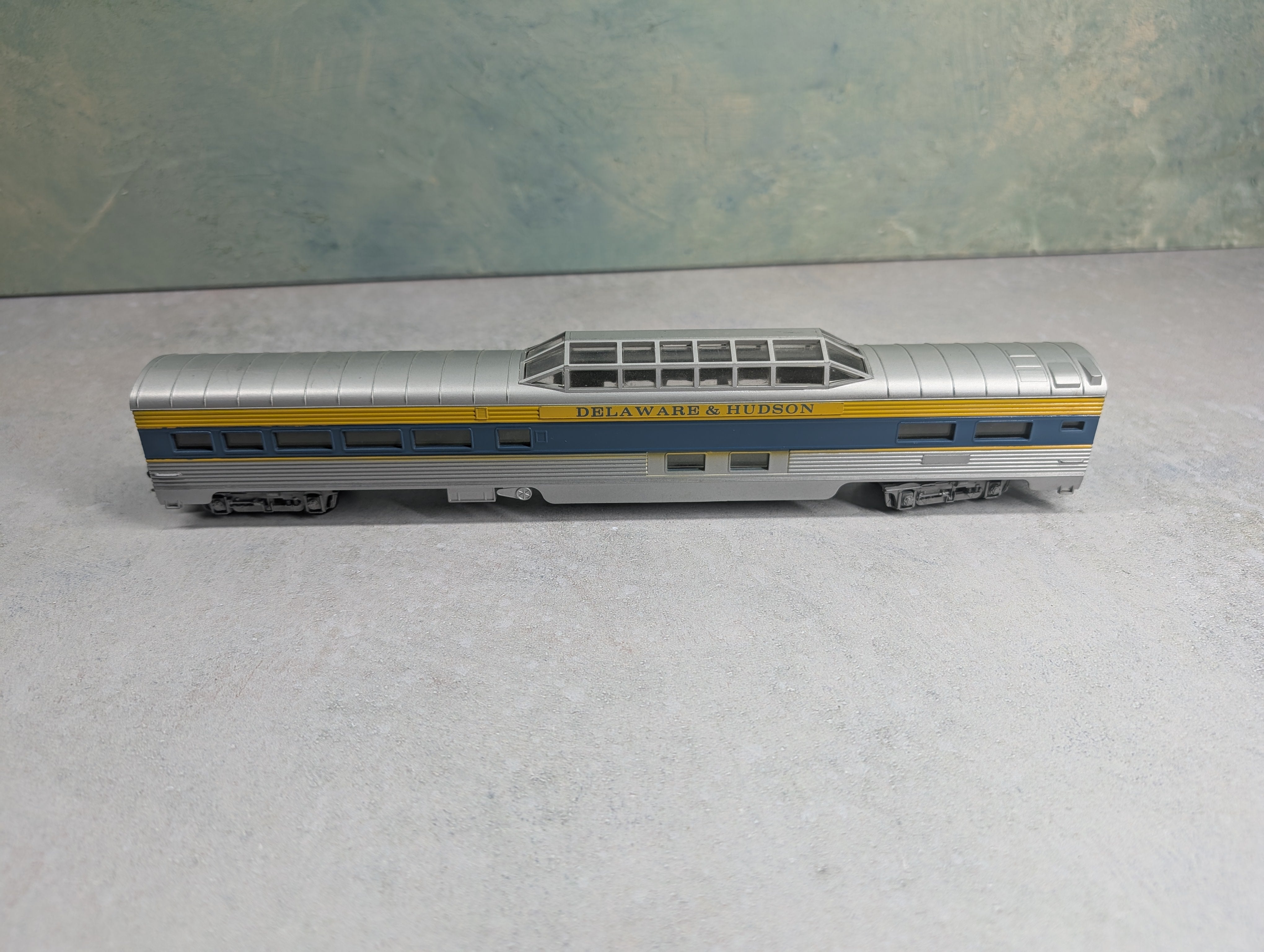 USED Con-Cor HO Scale Dome Passenger Car Delaware and Hudson