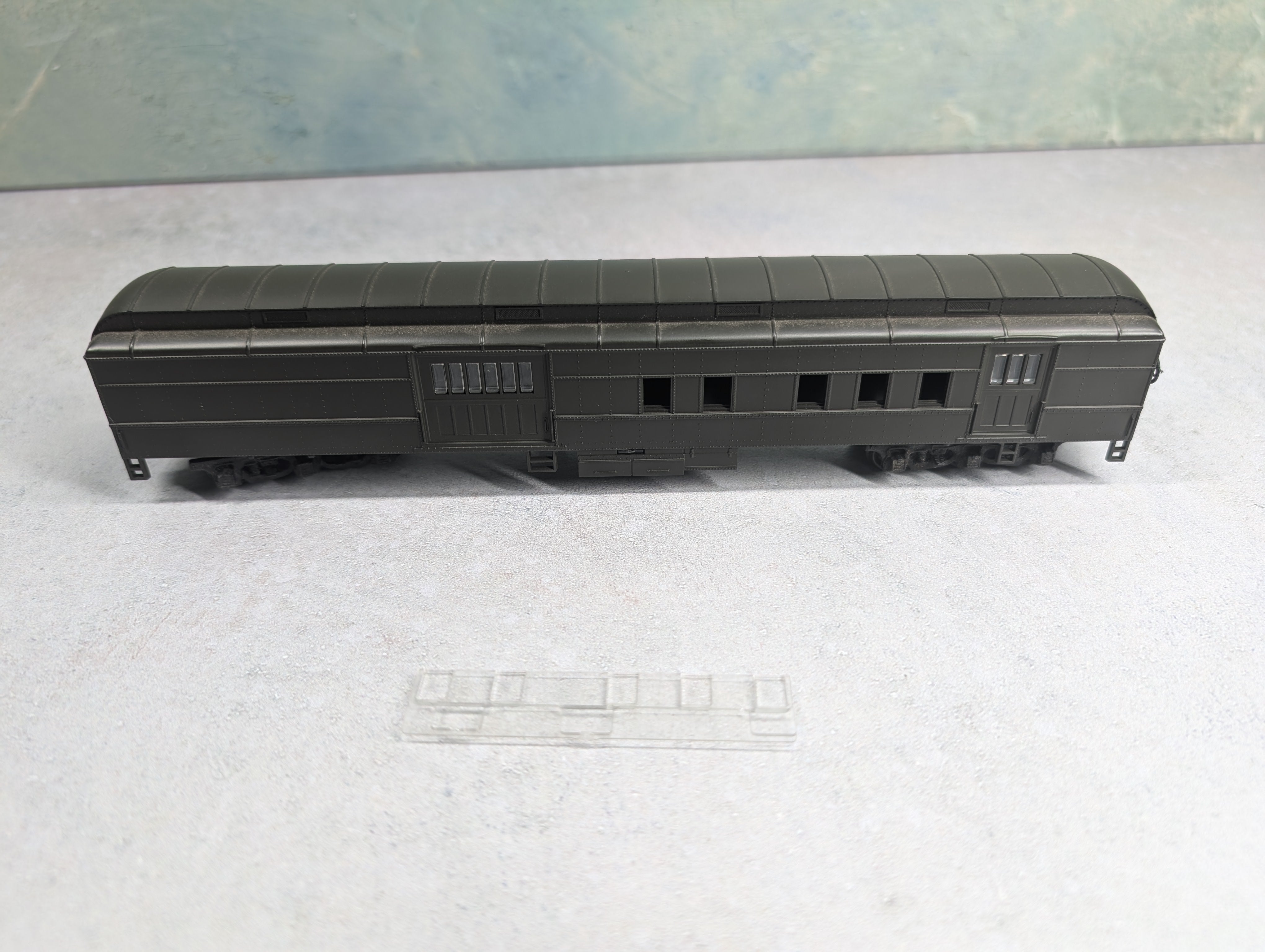USED Athearn HO Scale Combine Passenger Car Undecorated Green