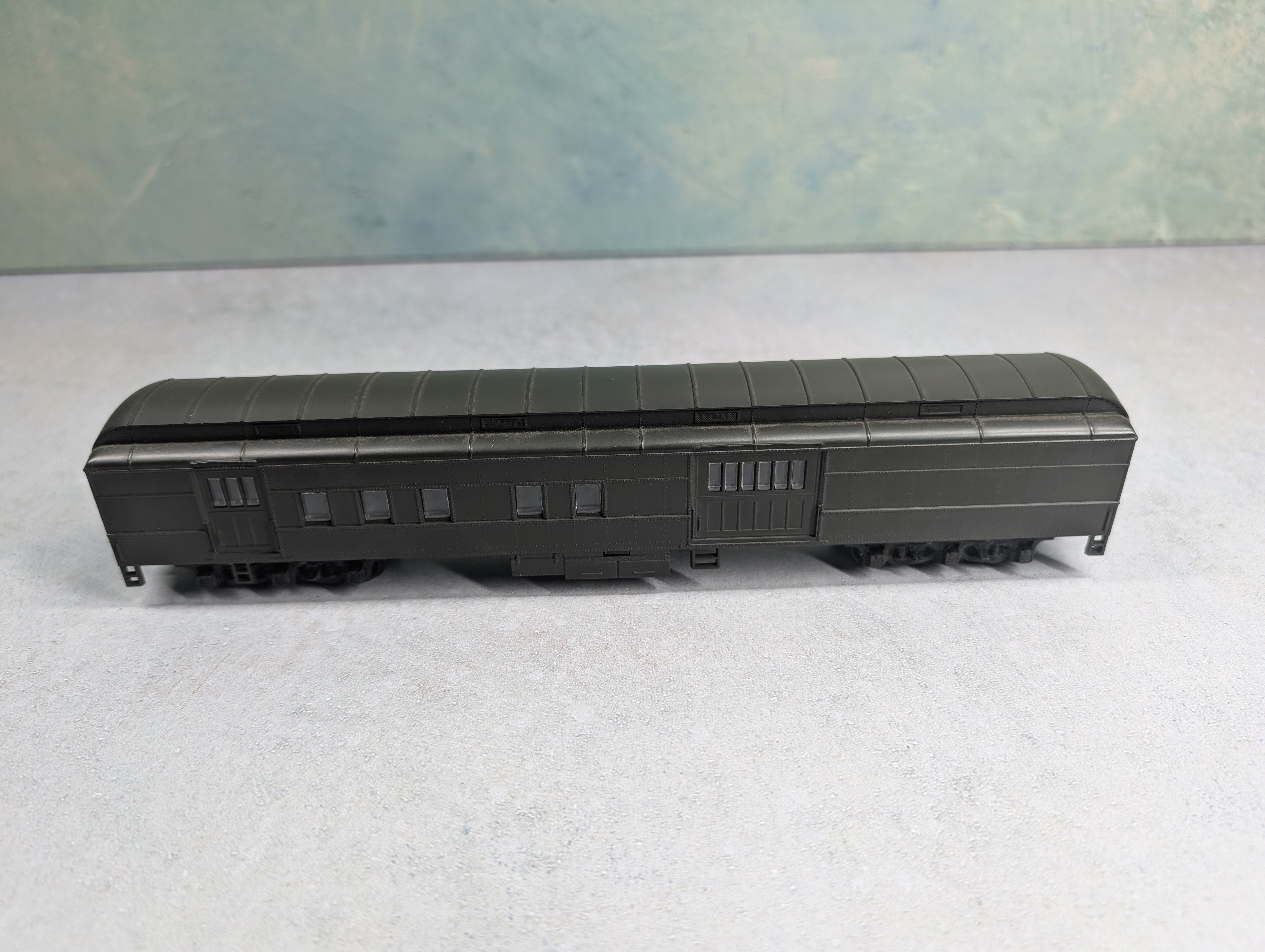 USED Athearn HO Scale Combine Passenger Car Undecorated Green