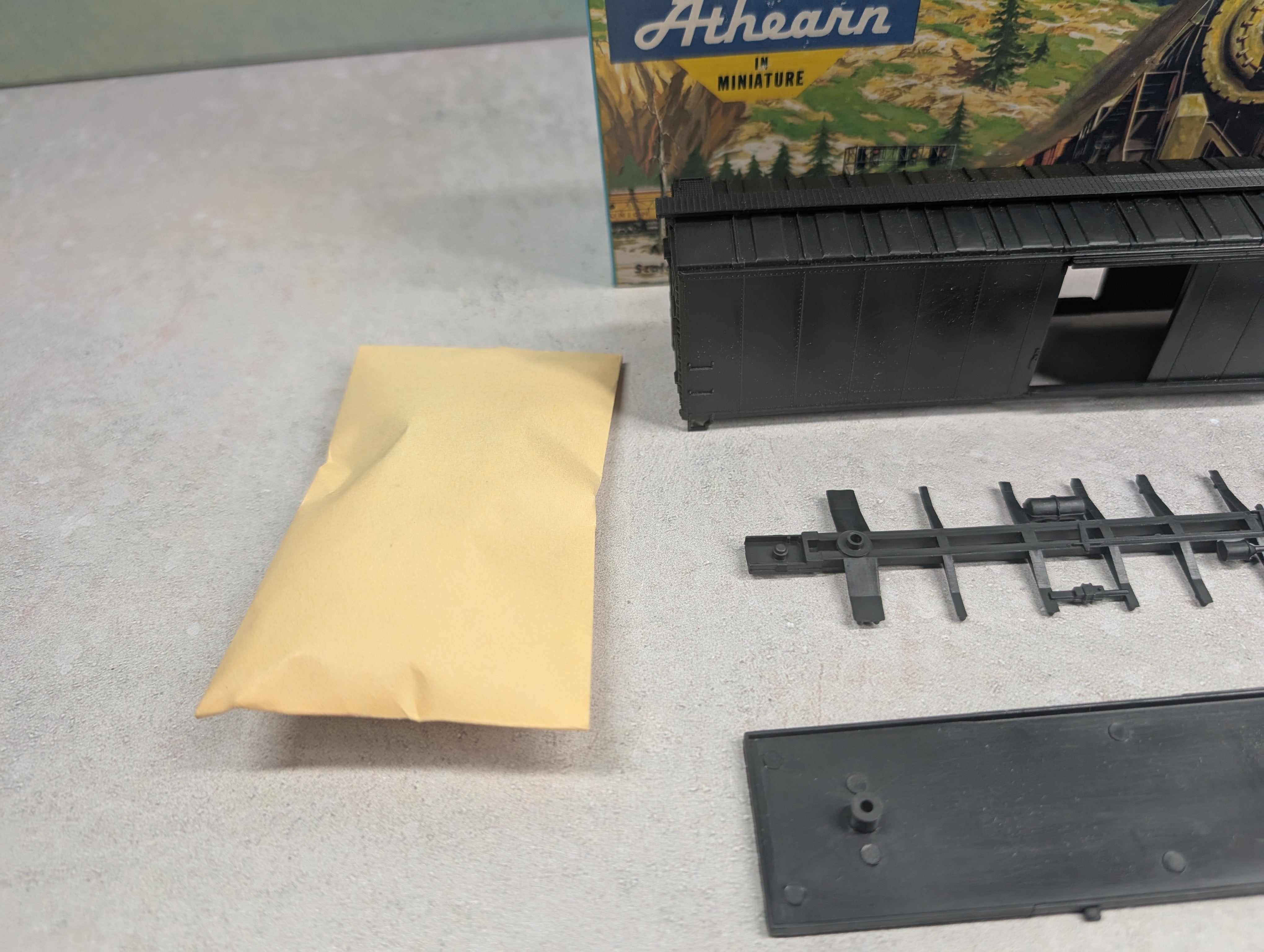 USED Athearn 5050 HO Scale 50' SD Box Car Undecorated Black KIT