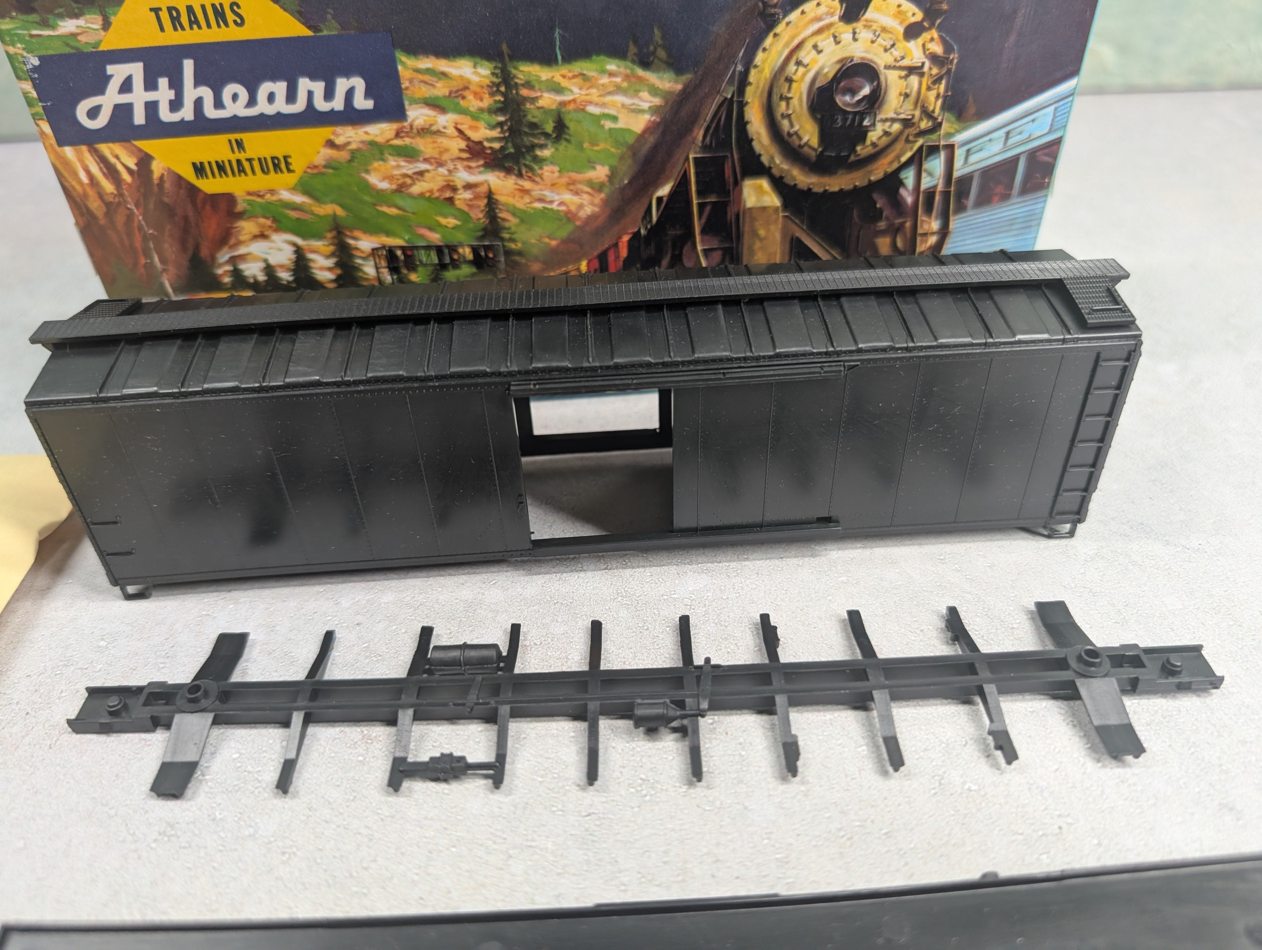USED Athearn 5050 HO Scale 50' SD Box Car Undecorated Black KIT