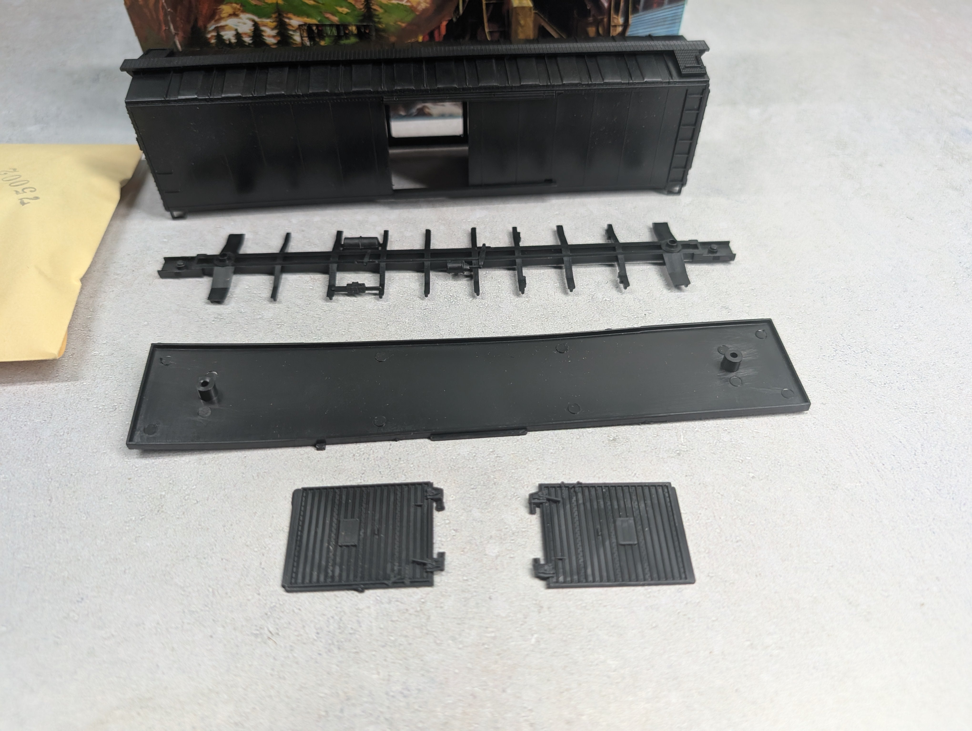 USED Athearn 5050 HO Scale 50' SD Box Car Undecorated Black KIT