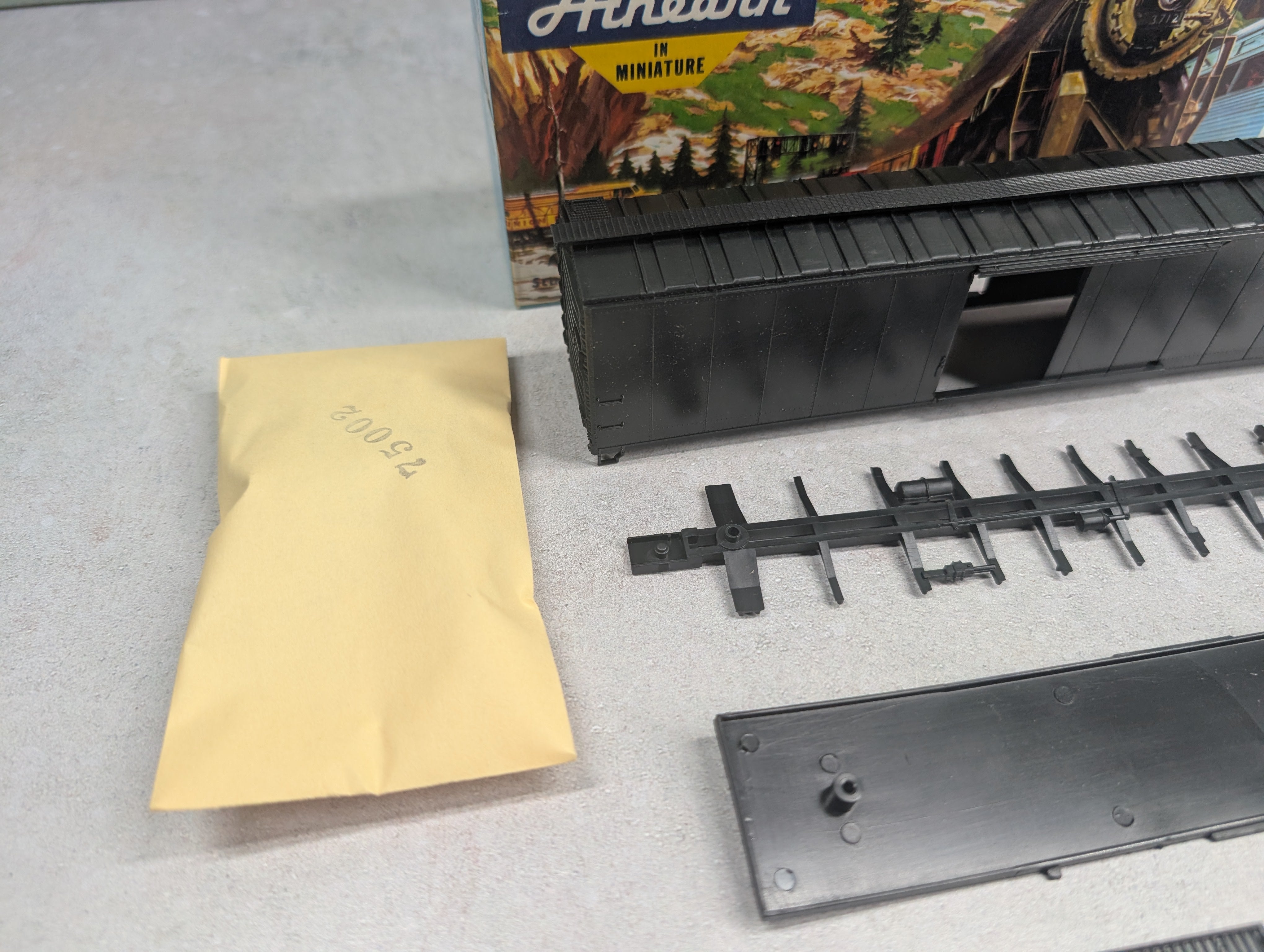 USED Athearn 5050 HO Scale 50' SD Box Car Undecorated Black KIT