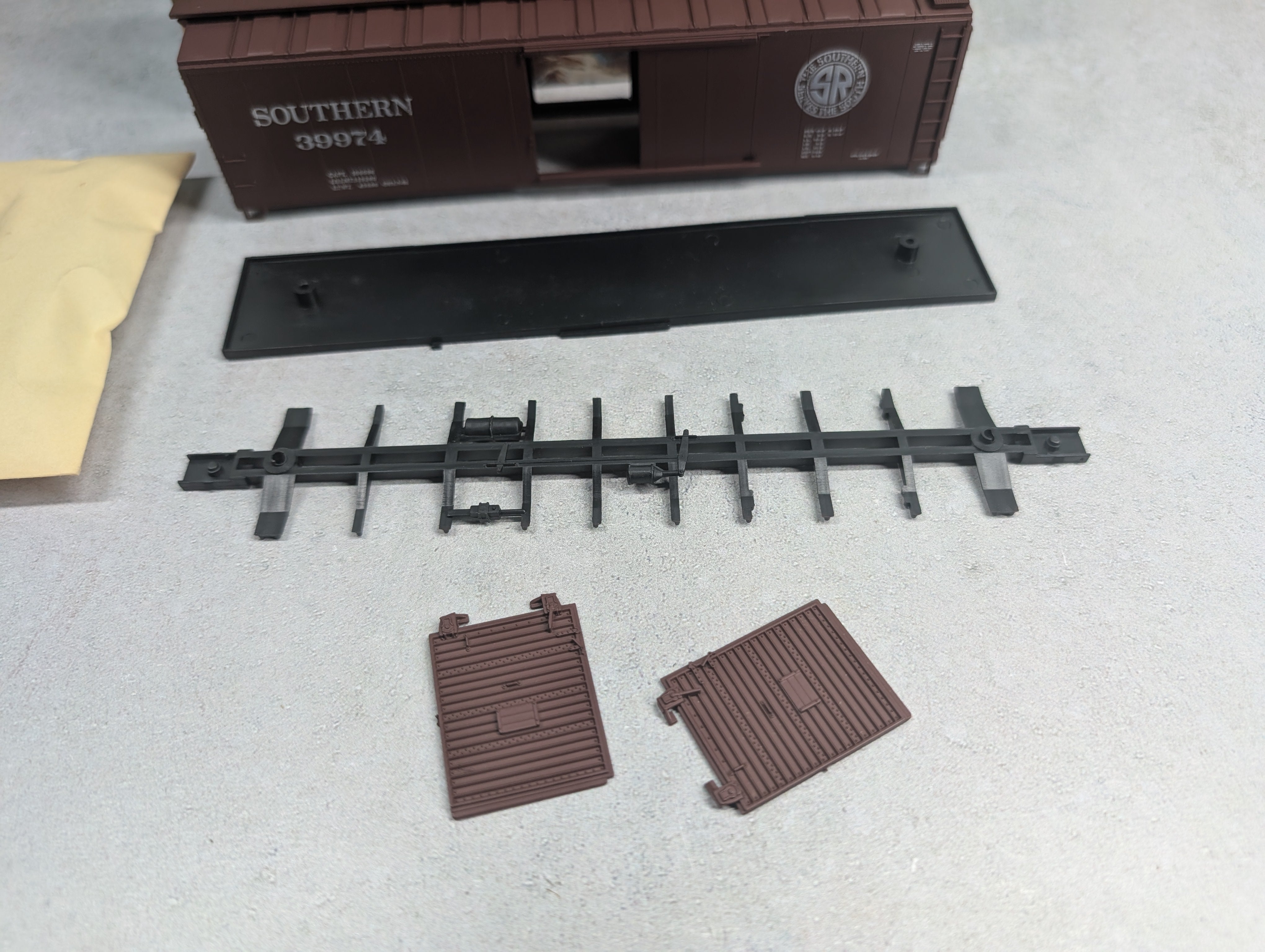 USED Athearn 5060 HO Scale 50' SD Box Car Southern #39974 KIT
