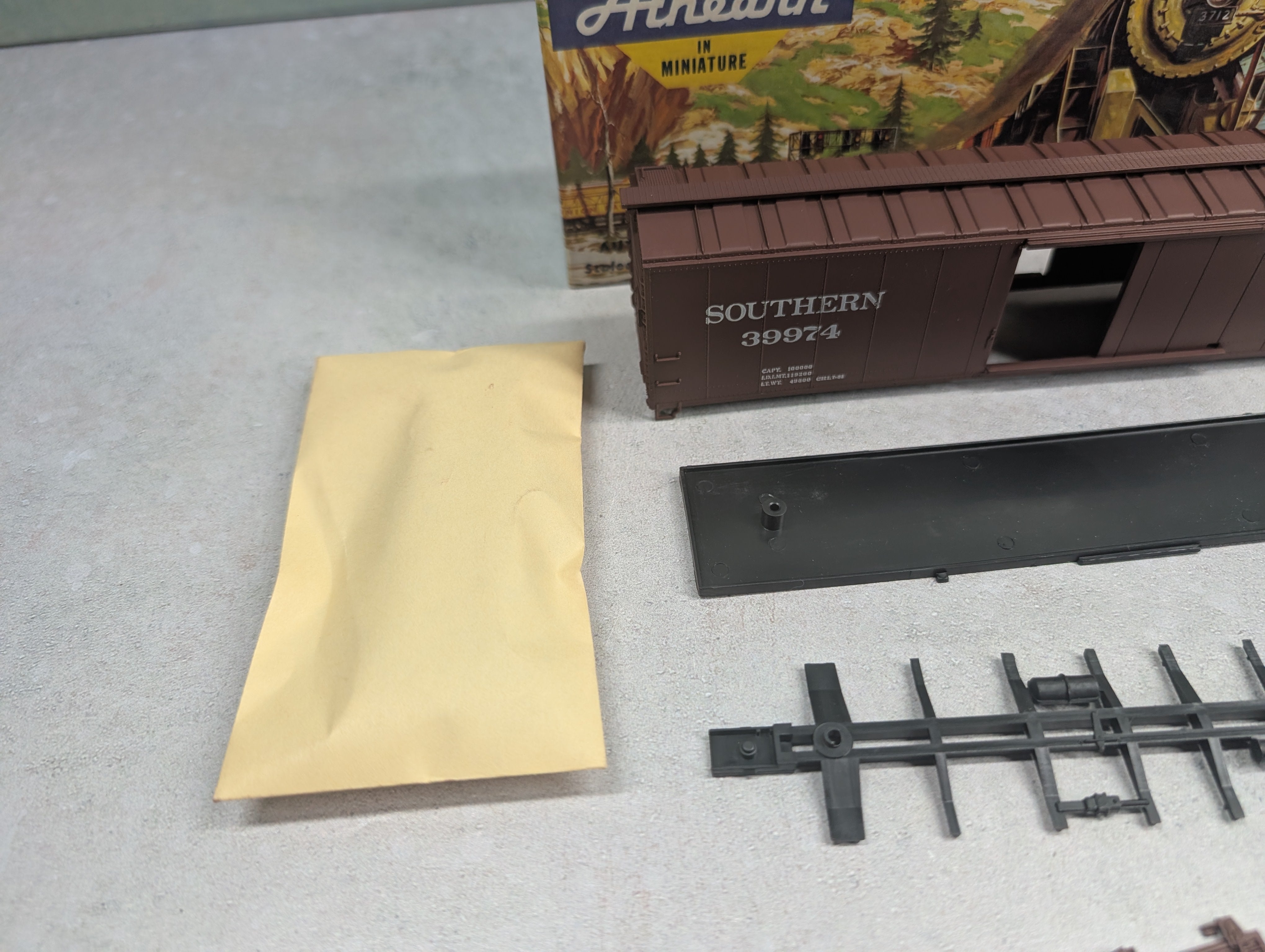 USED Athearn 5060 HO Scale 50' SD Box Car Southern #39974 KIT
