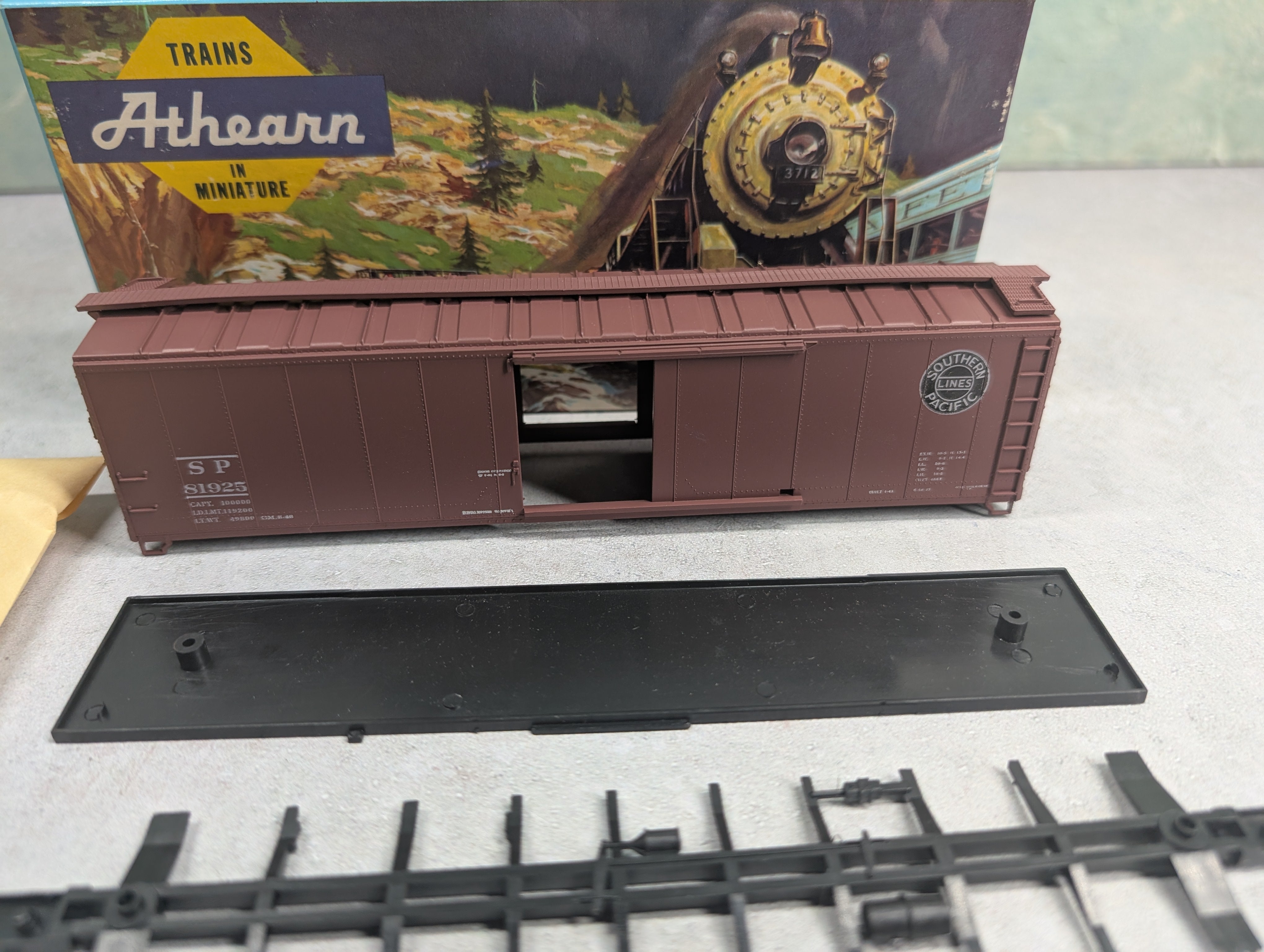 USED Athearn 5061 HO Scale 50' SD Box Car Southern Pacific SP #81925 KIT