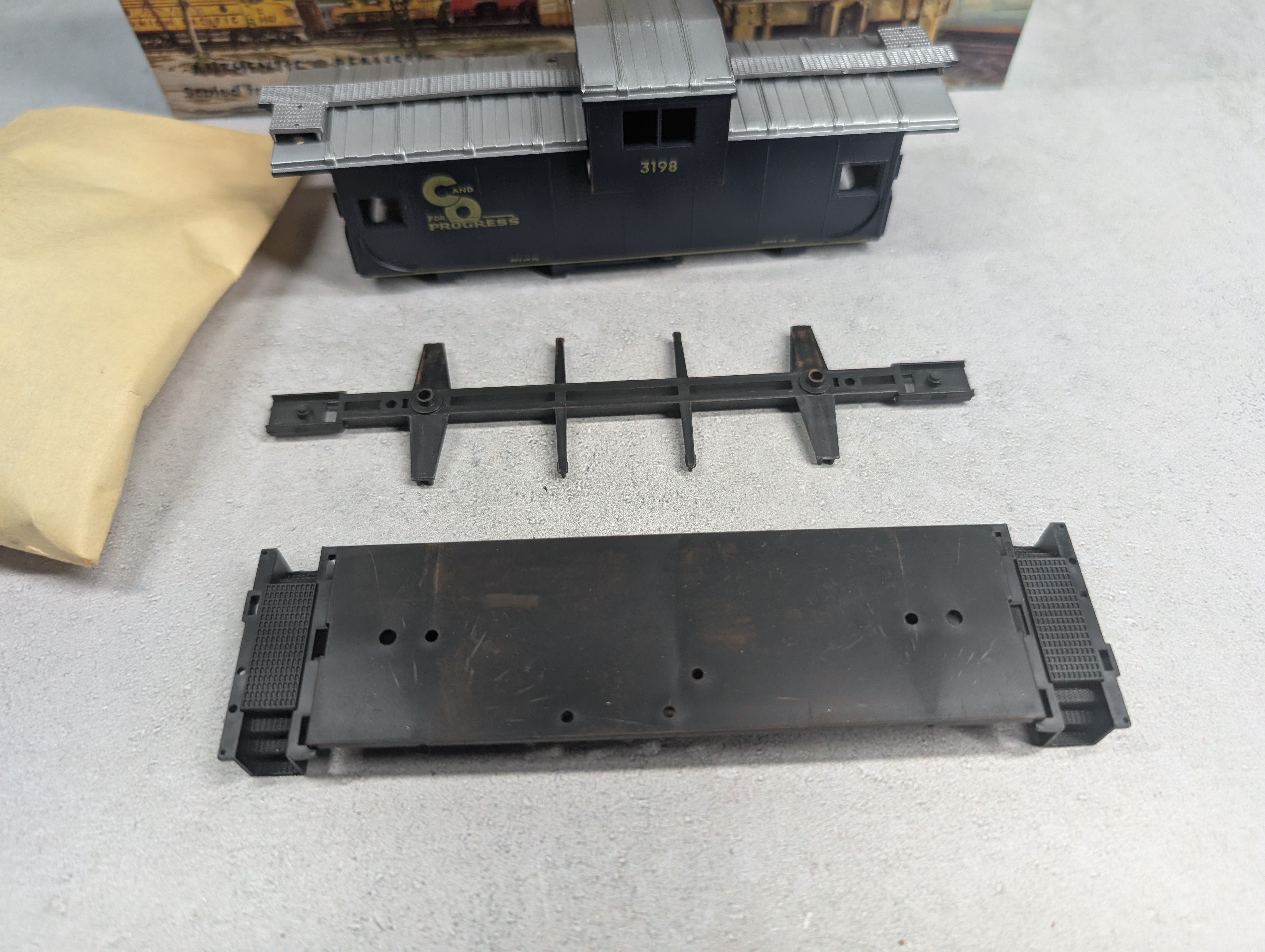 USED Athearn 5362 HO Scale Wide Vision Caboose Chesapeake and Ohio C&O #3198 KIT