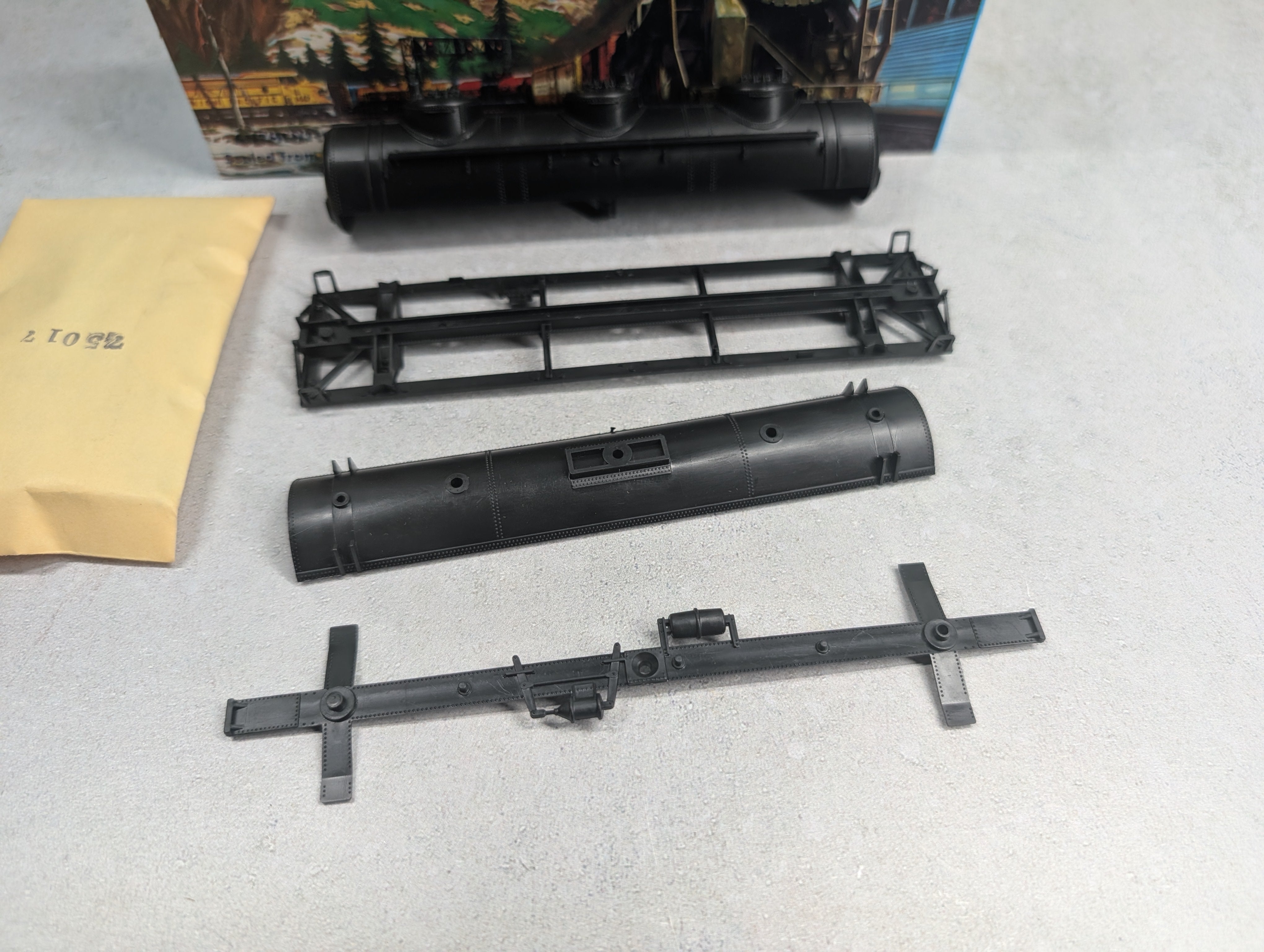 USED Athearn 1499 HO Scale 3 Dome Tank Car Undecorated Black KIT