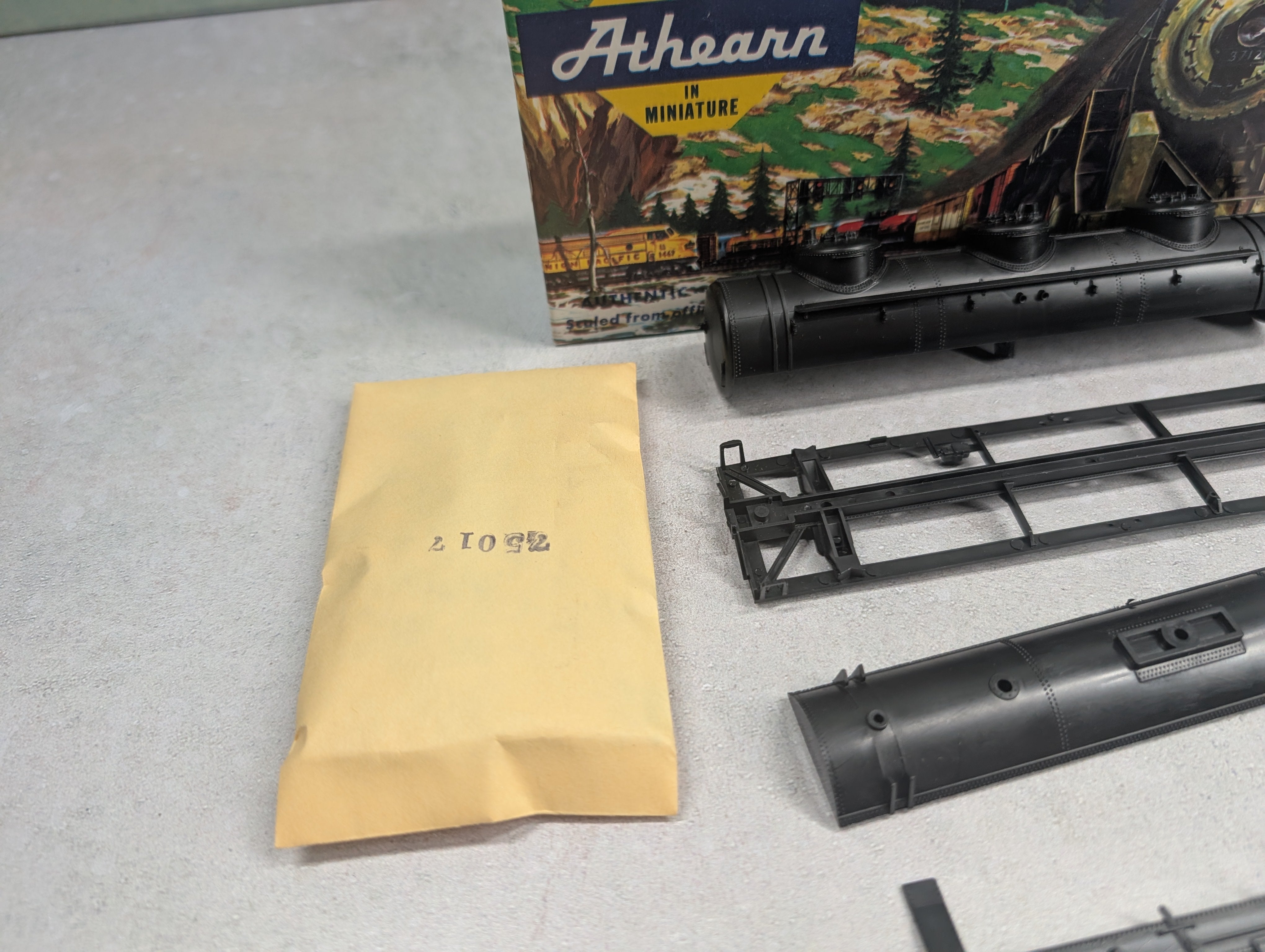 USED Athearn 1499 HO Scale 3 Dome Tank Car Undecorated Black KIT