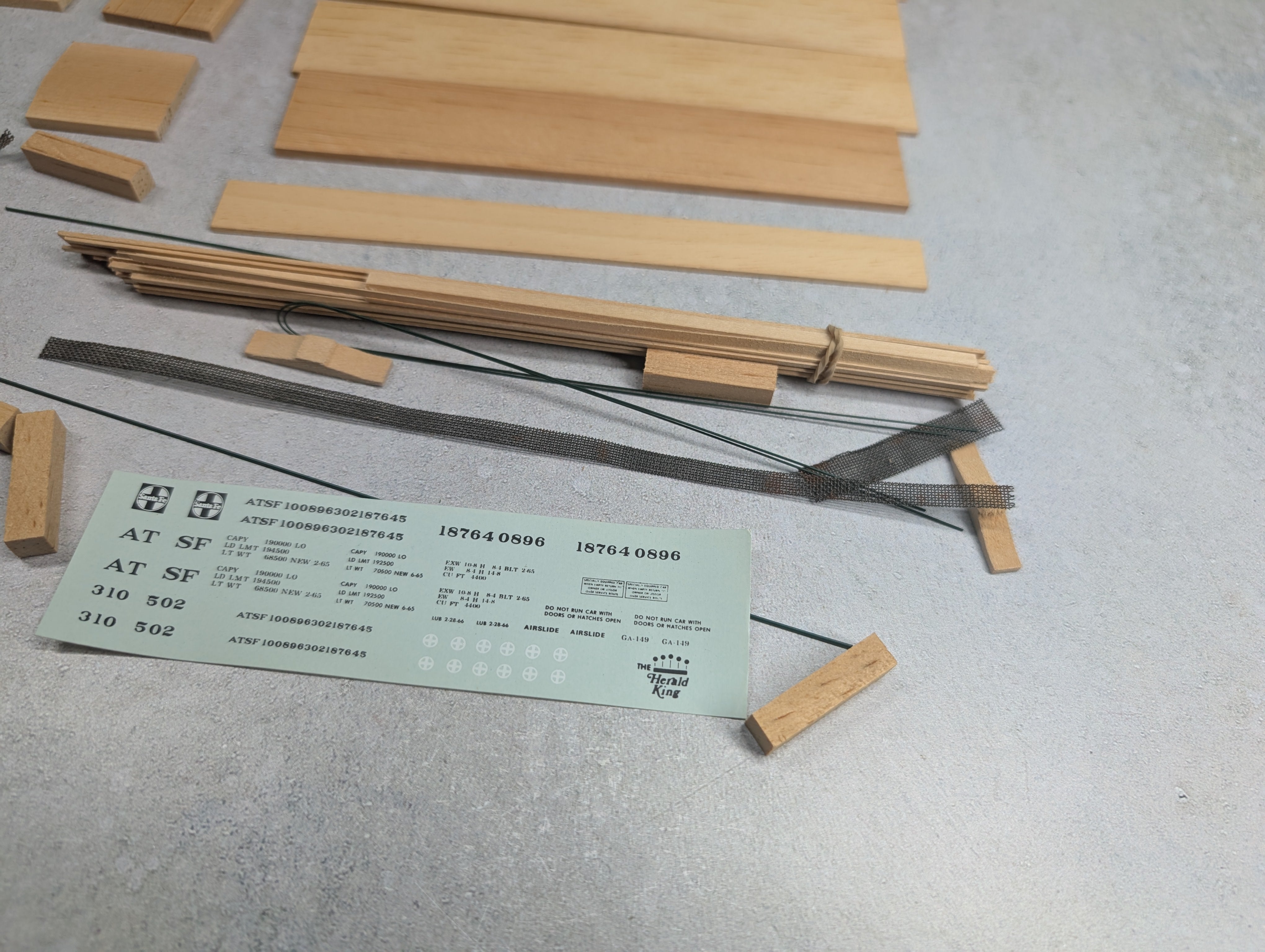 USED Roller Bearing Models HO Scale 50' Airslide Hopper Santa Fe ATSF KIT