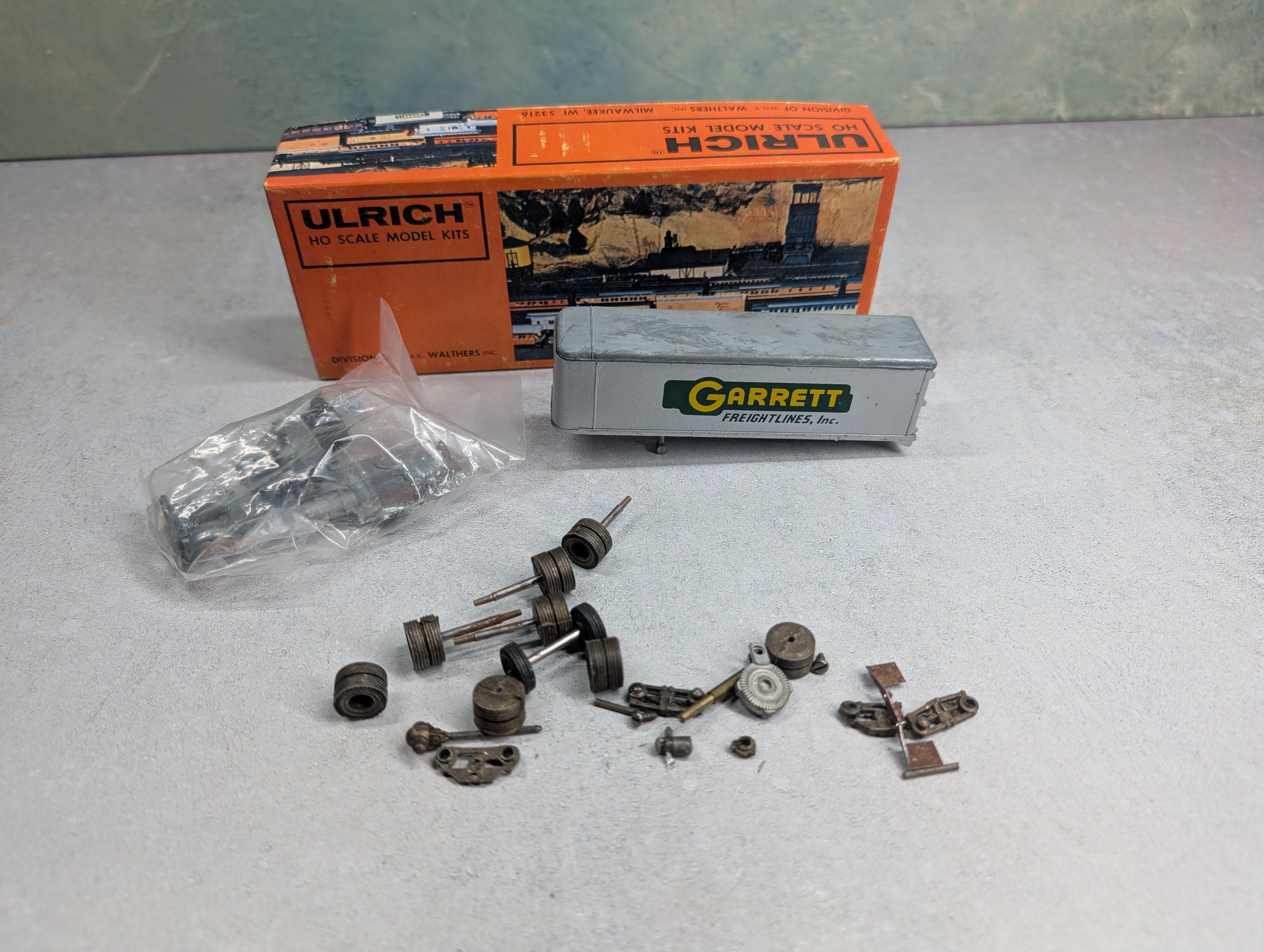 USED Ulrich 931-513 HO Scale Van Trailer w/ Kenworth Tractor Garrett KIT
