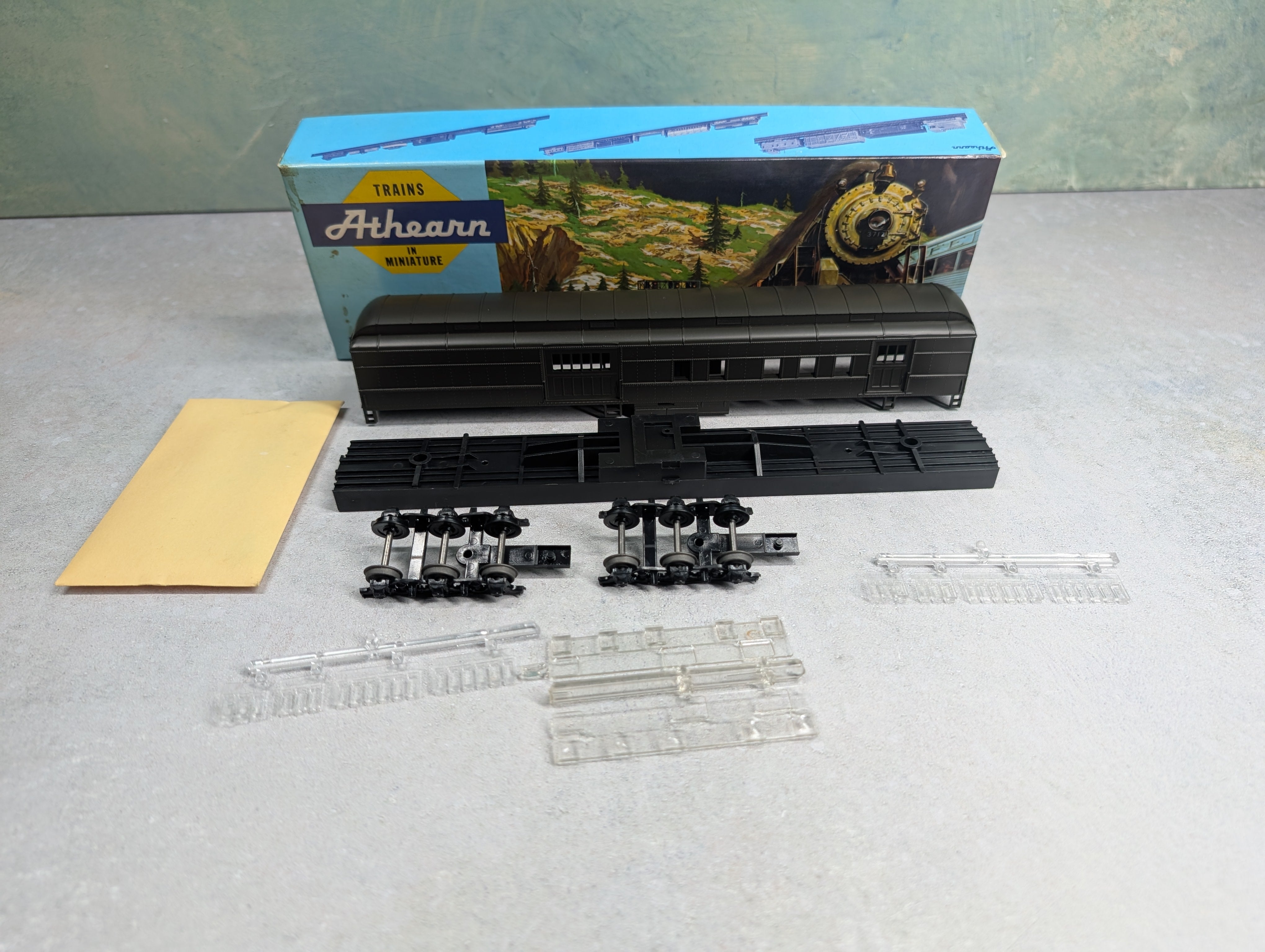 USED Athearn 1840 HO Scale RPO Passenger Car Undecorated