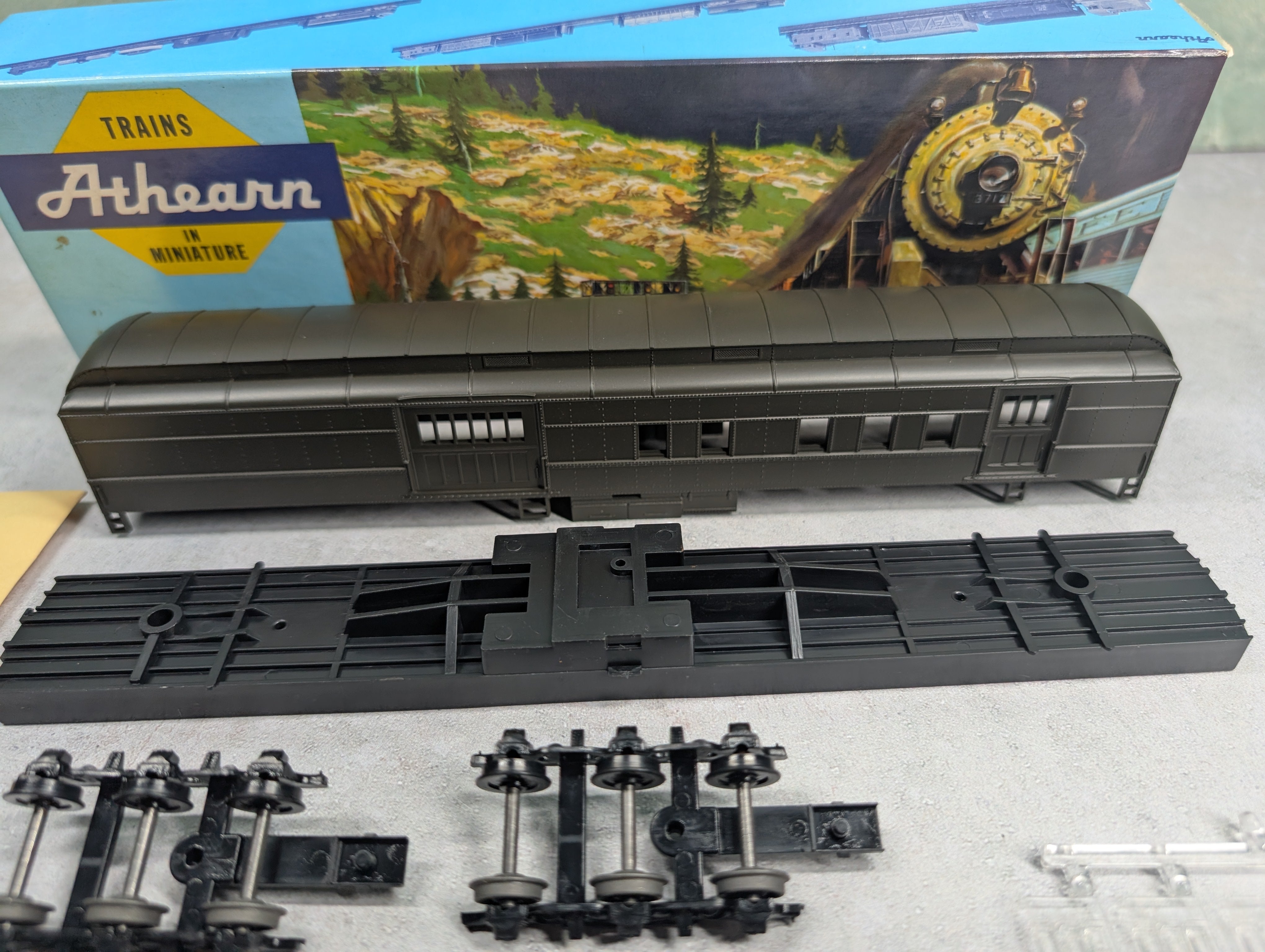 USED Athearn 1840 HO Scale RPO Passenger Car Undecorated