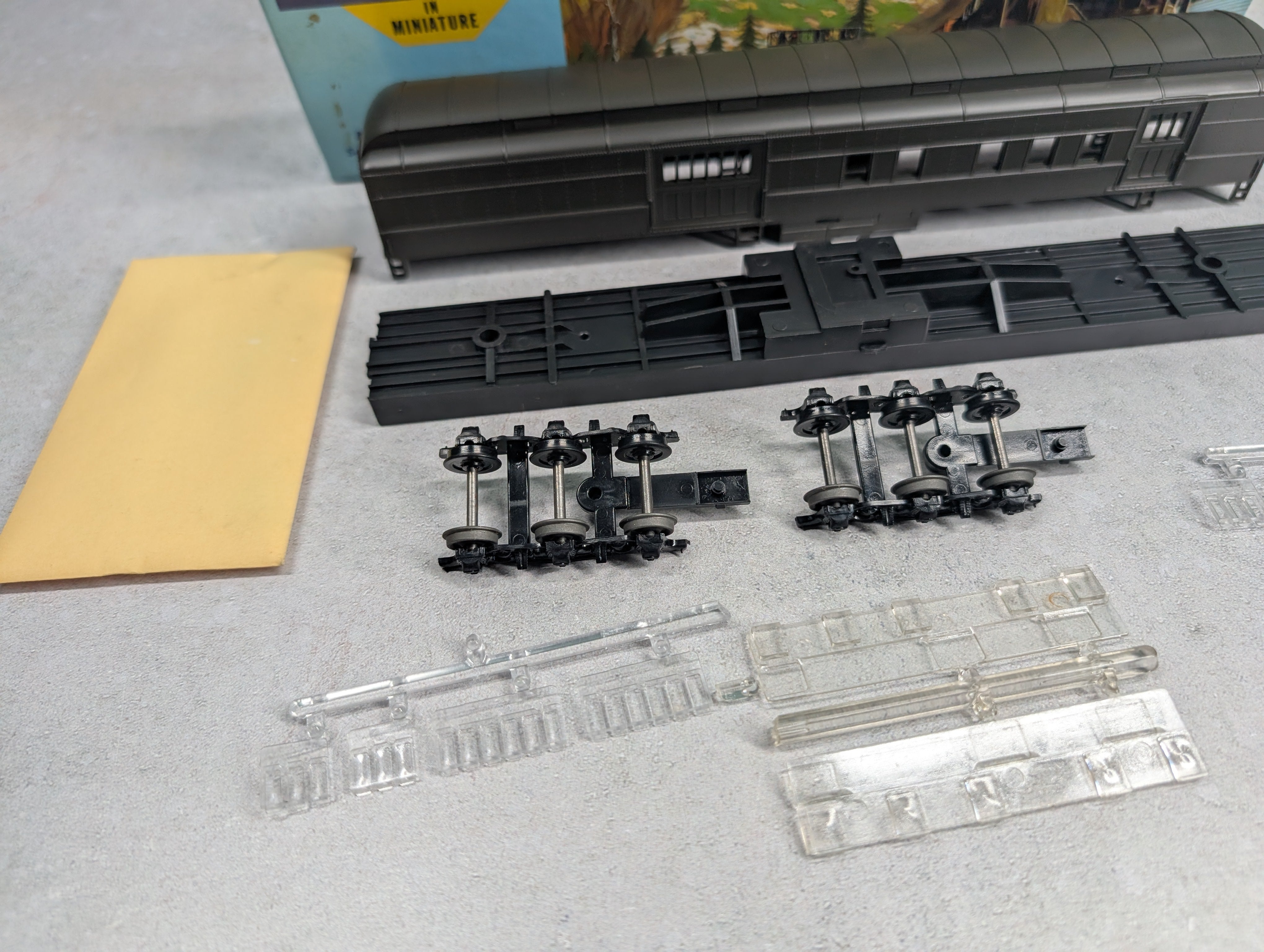 USED Athearn 1840 HO Scale RPO Passenger Car Undecorated